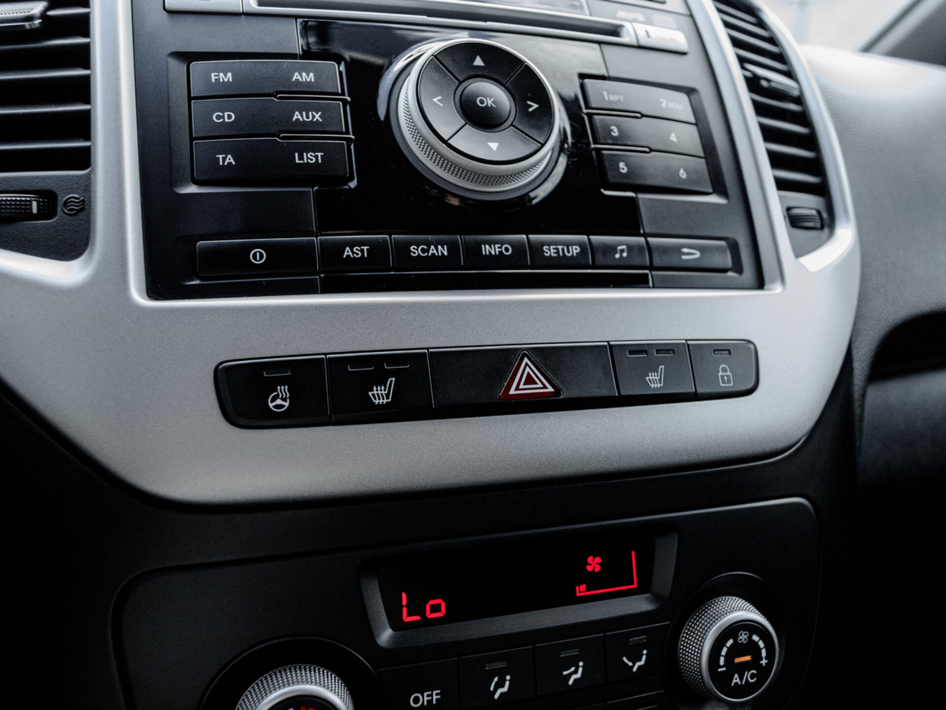 Купить Kia Venga 1.6 AT (124 л.с.), 2014 в Екатеренбурге