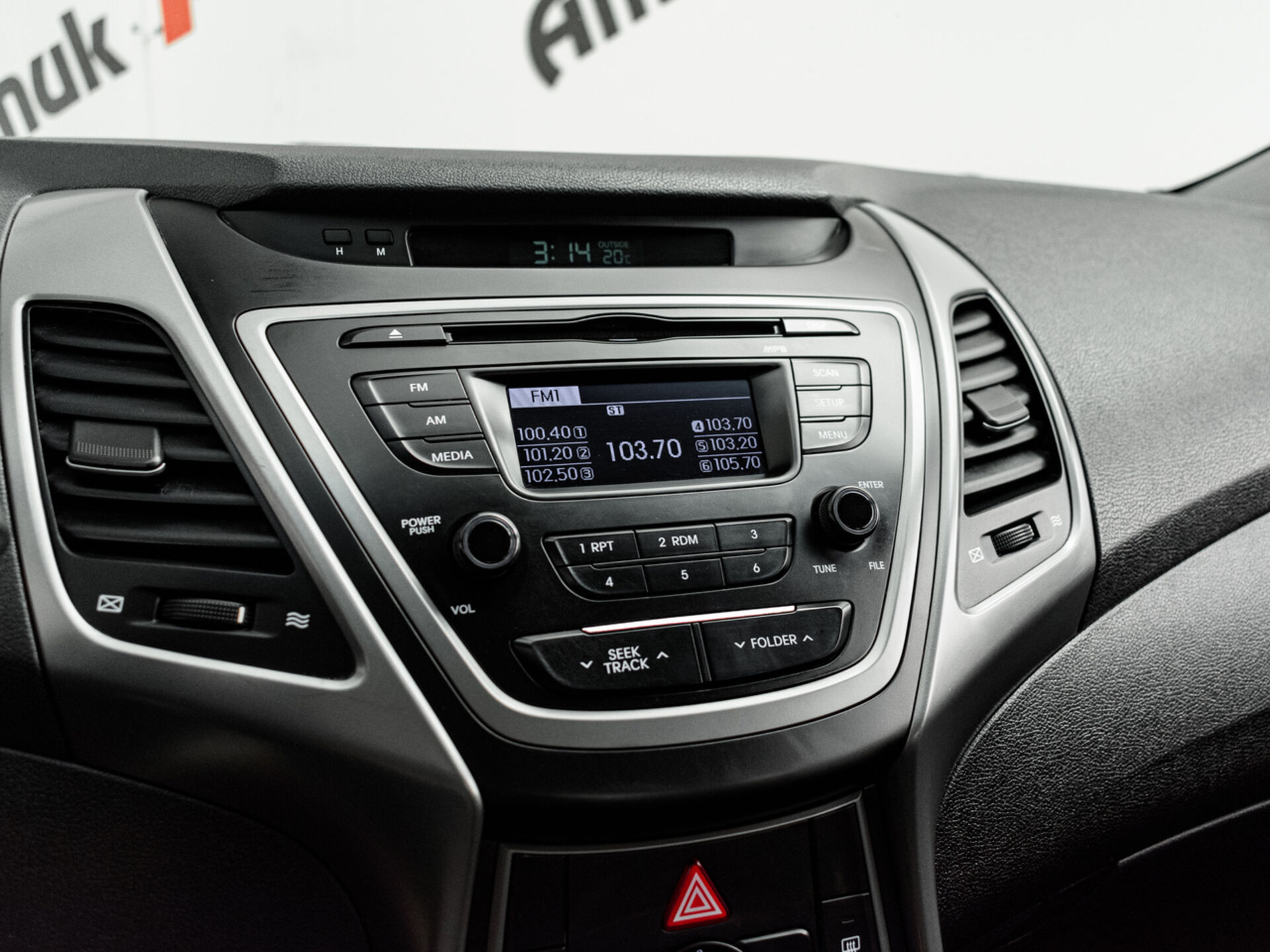 Купить Hyundai Elantra 1.6 MT (132 л.с.), 2015 в Екатеренбурге