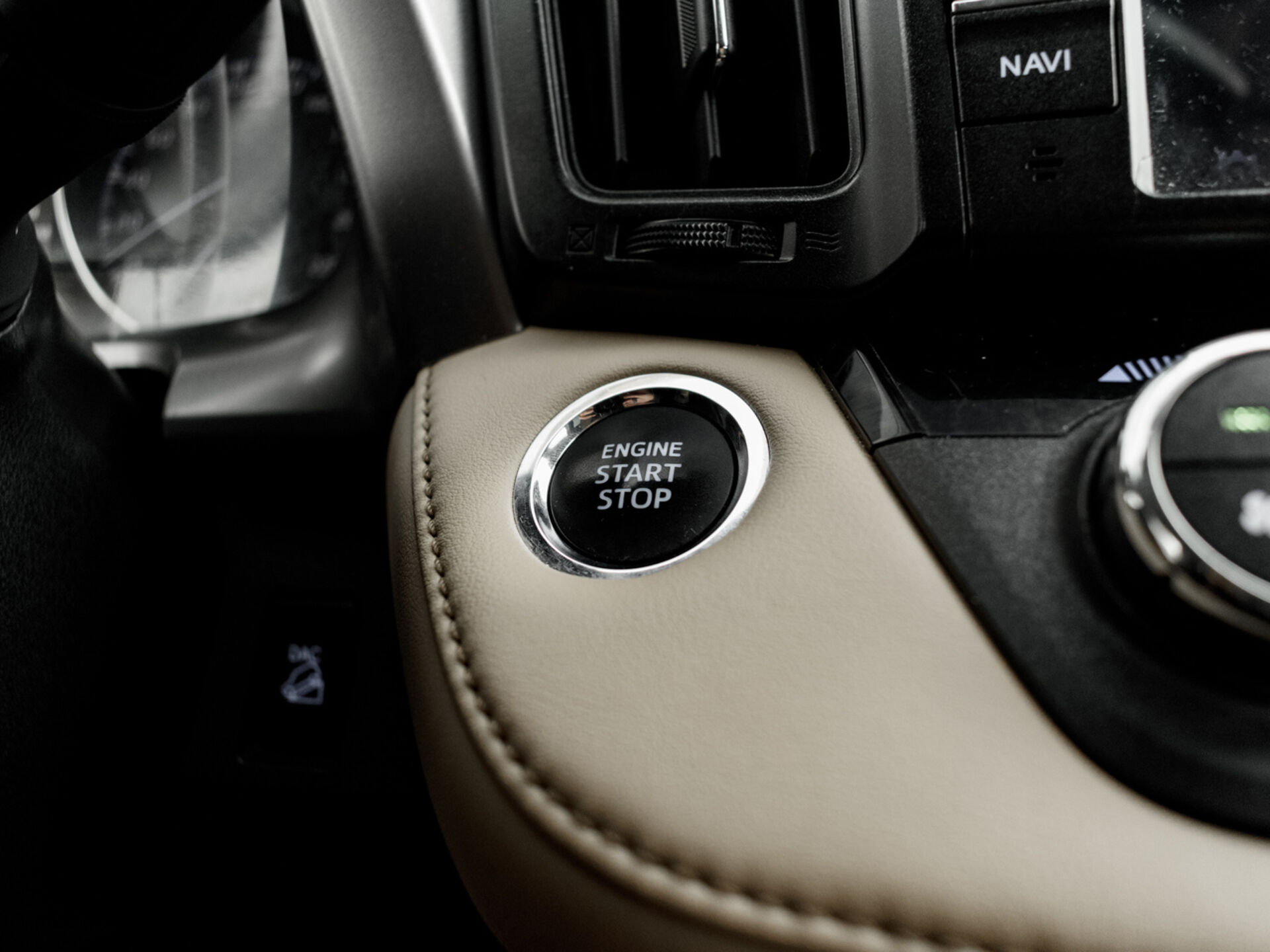 Купить Toyota RAV4 2.0 CVT (146 л.с.) 4WD, 2017 в Екатеренбурге