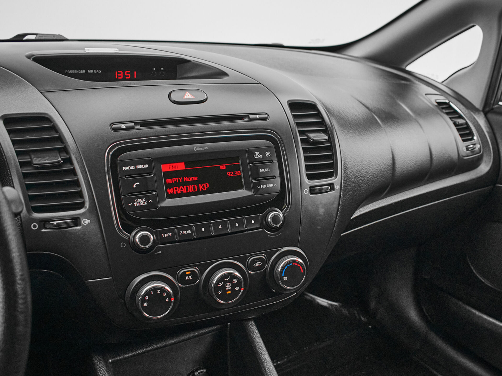 Купить Kia Cerato 1.6 AT (130 л.с.), 2017 в Екатеренбурге