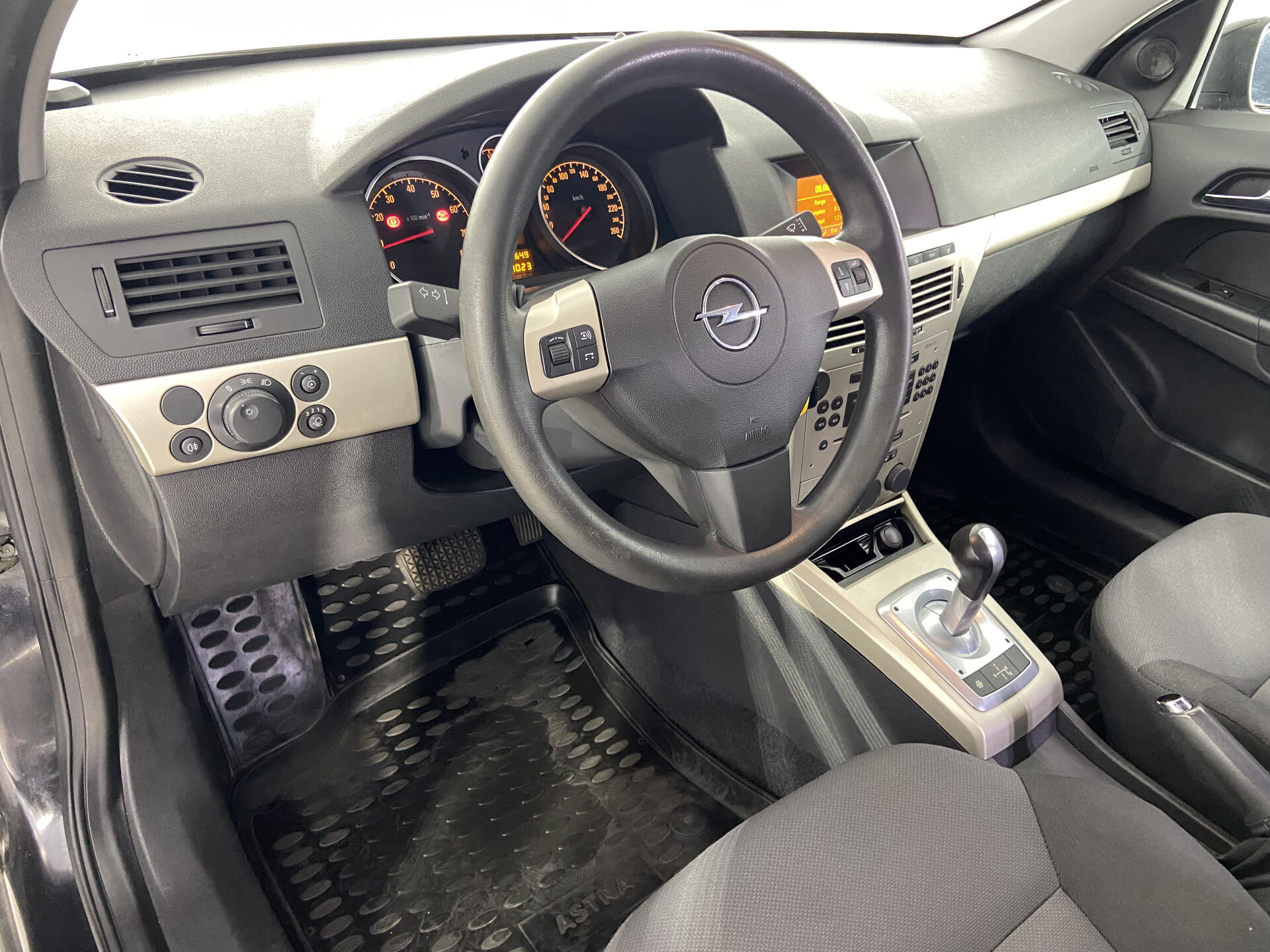 Opel Astra None 2008 г.в., 197 016 км.