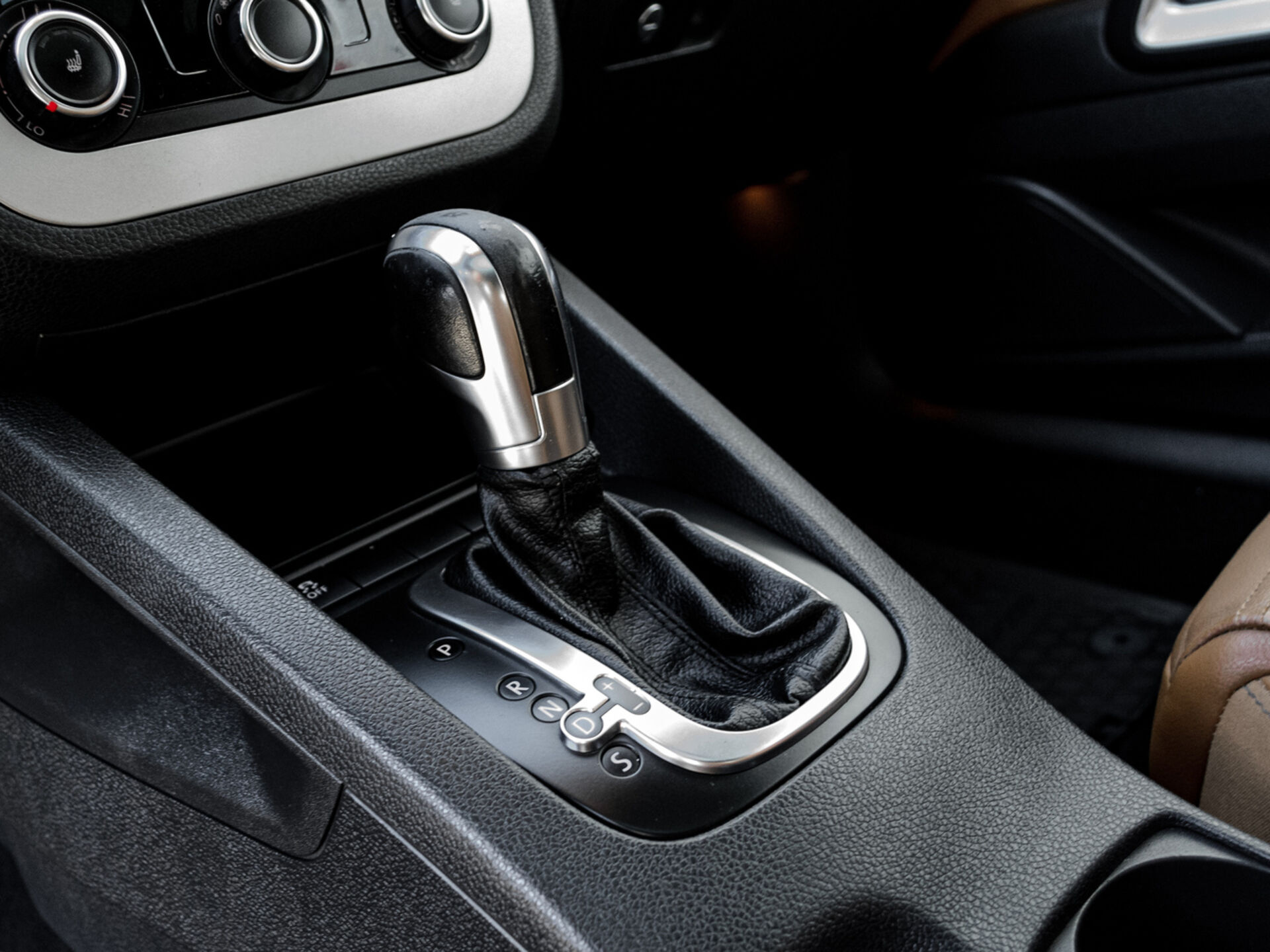 Купить Volkswagen Scirocco 2.0 AMT (211 л.с.), 2011 в Екатеренбурге