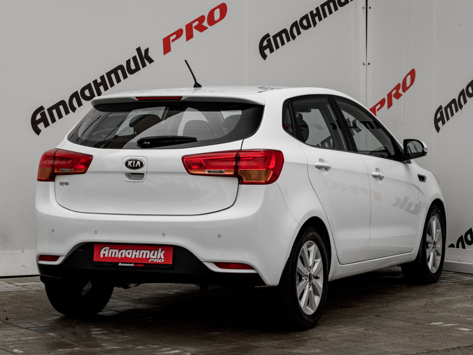 Купить Kia Rio 1.6 AT (123 л.с.), 2015 в Екатеренбурге