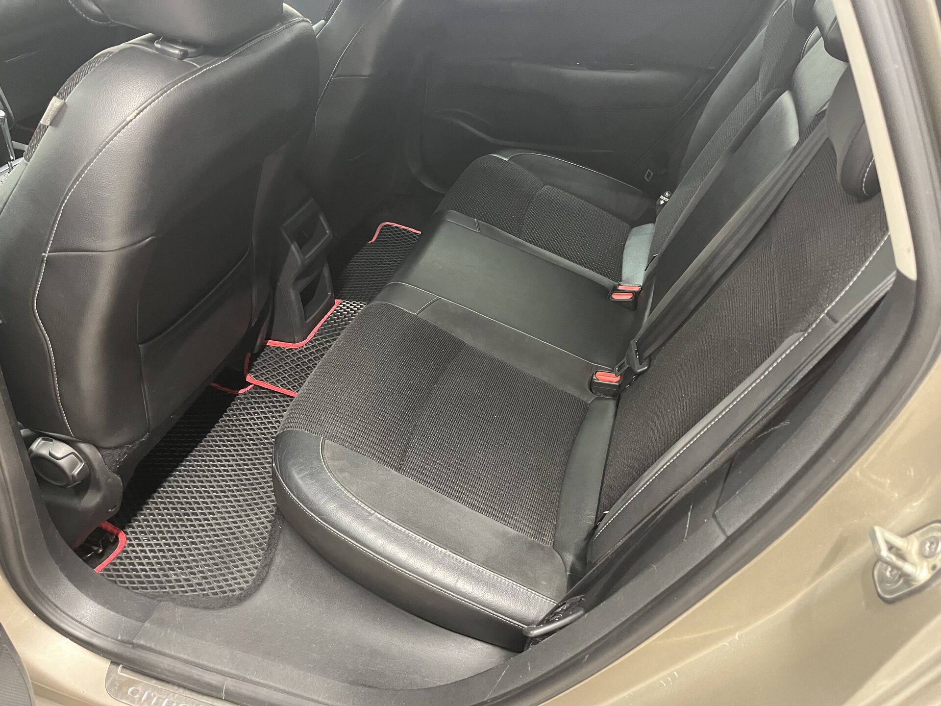 Citroen C4 Exclusive 2012 г.в., 207 218 км.