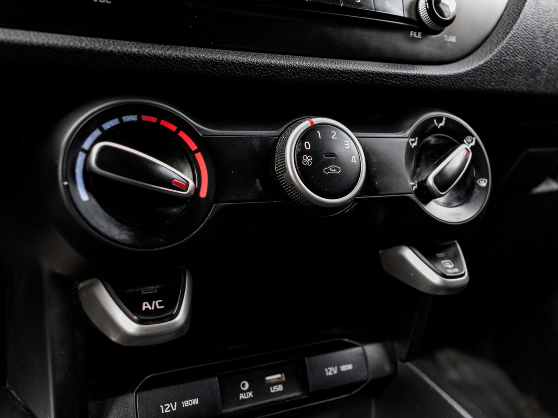 Купить Kia Rio X-Line 1.6 AT (123 л.с.), 2017 в Екатеренбурге