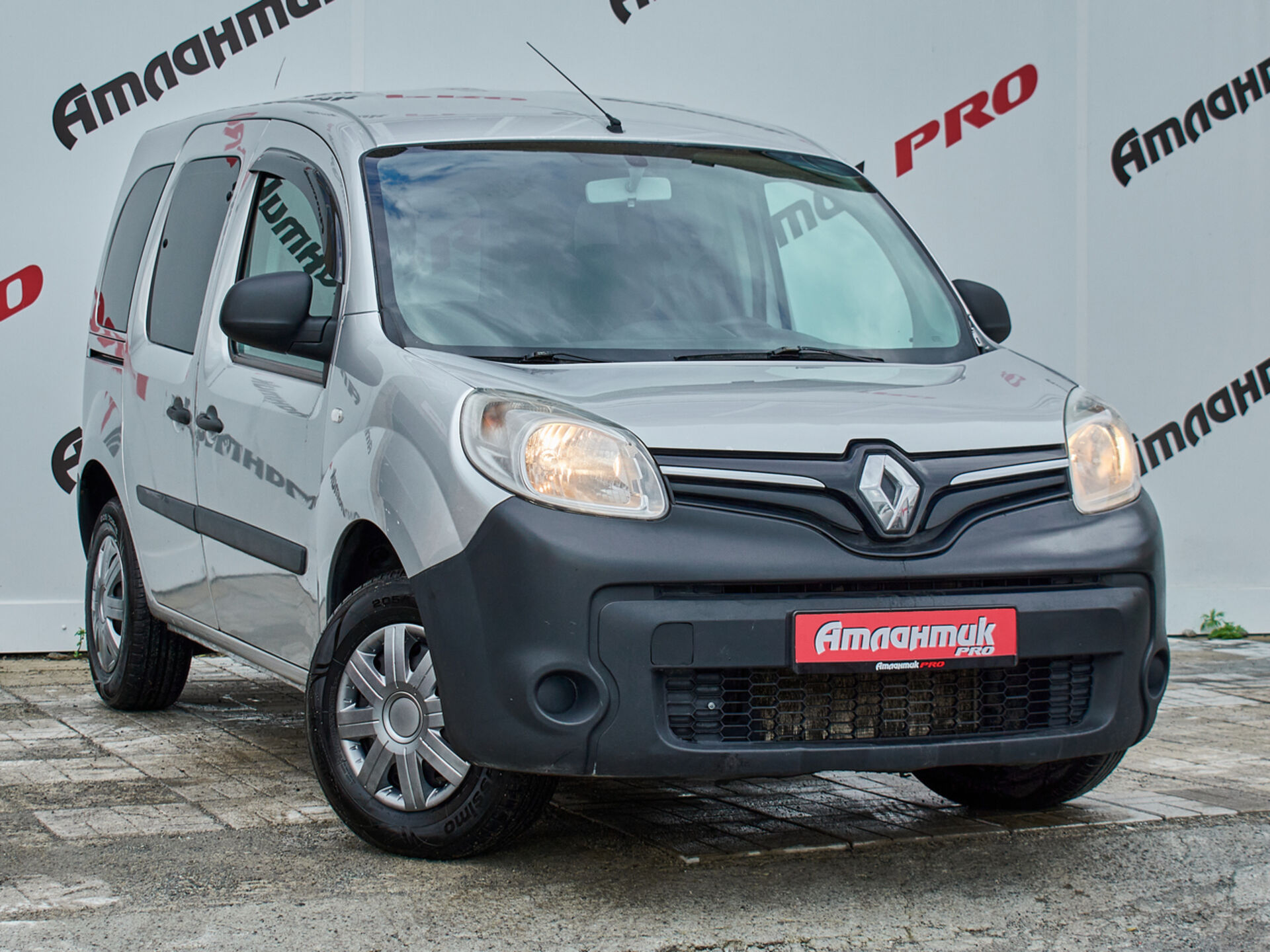 Купить Renault Kangoo 1.6 MT (102 л.с.), 2013 в Екатеренбурге