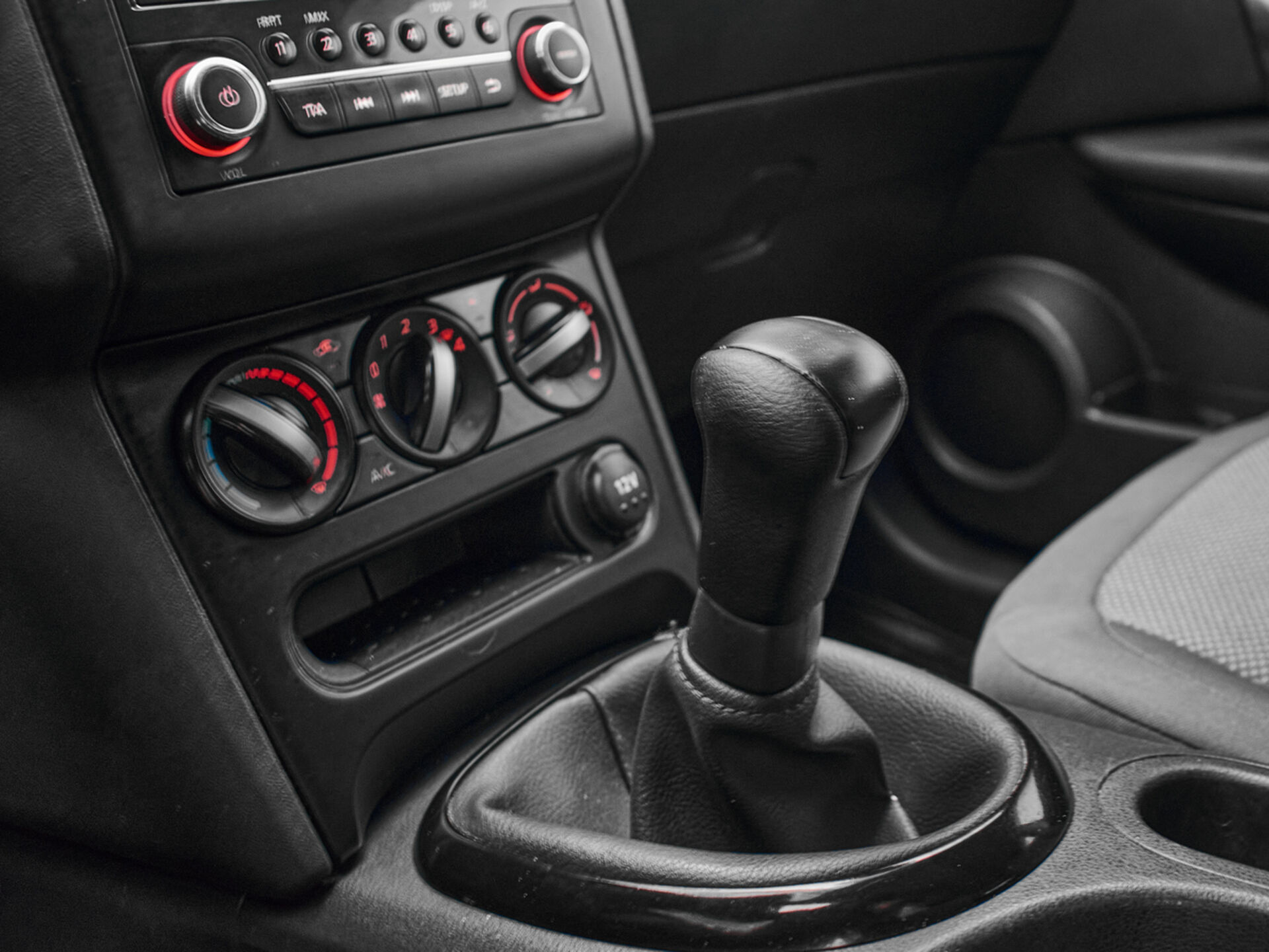 Купить Nissan Qashqai 1.6 MT (114 л.с.), 2013 в Екатеренбурге