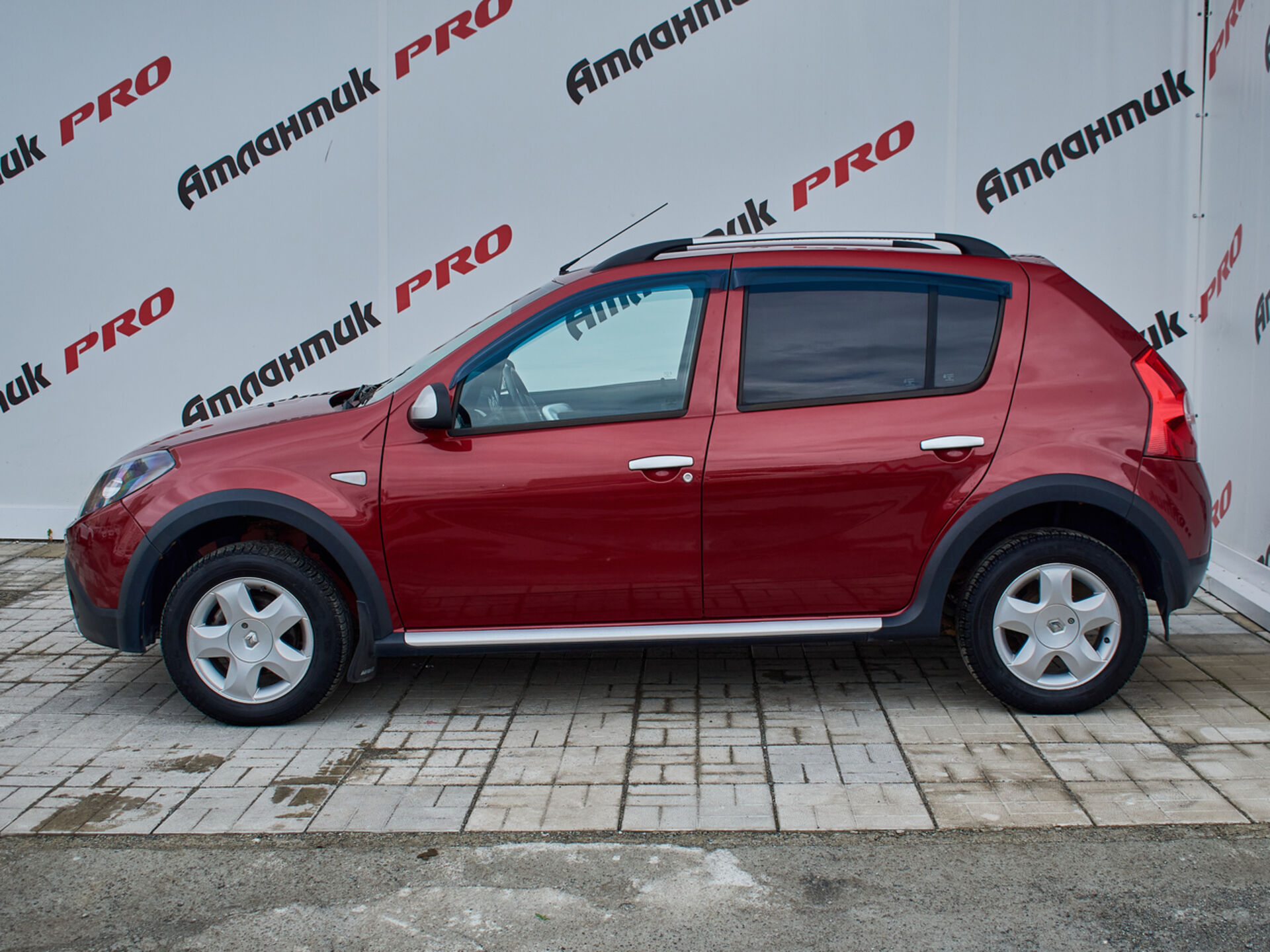 Купить Renault Sandero Stepway 1.6 AT (103 л.с.), 2013 в Екатеренбурге