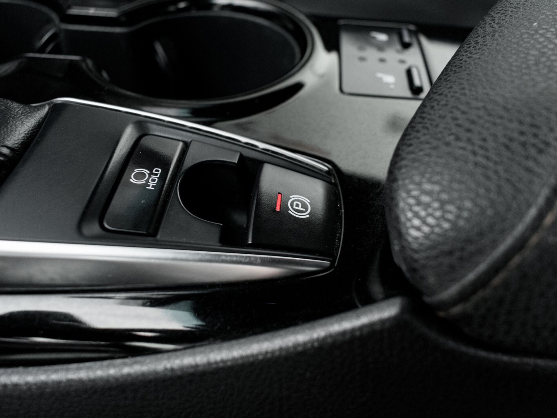 Купить Toyota Camry 2.5 AT (181 л.с.), 2019 в Екатеренбурге