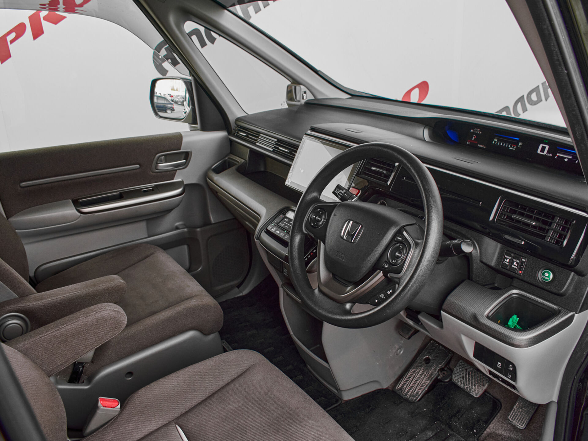 Купить Honda Stepwgn 1.5 CVT (150 л.с.), 2015 в Екатеренбурге