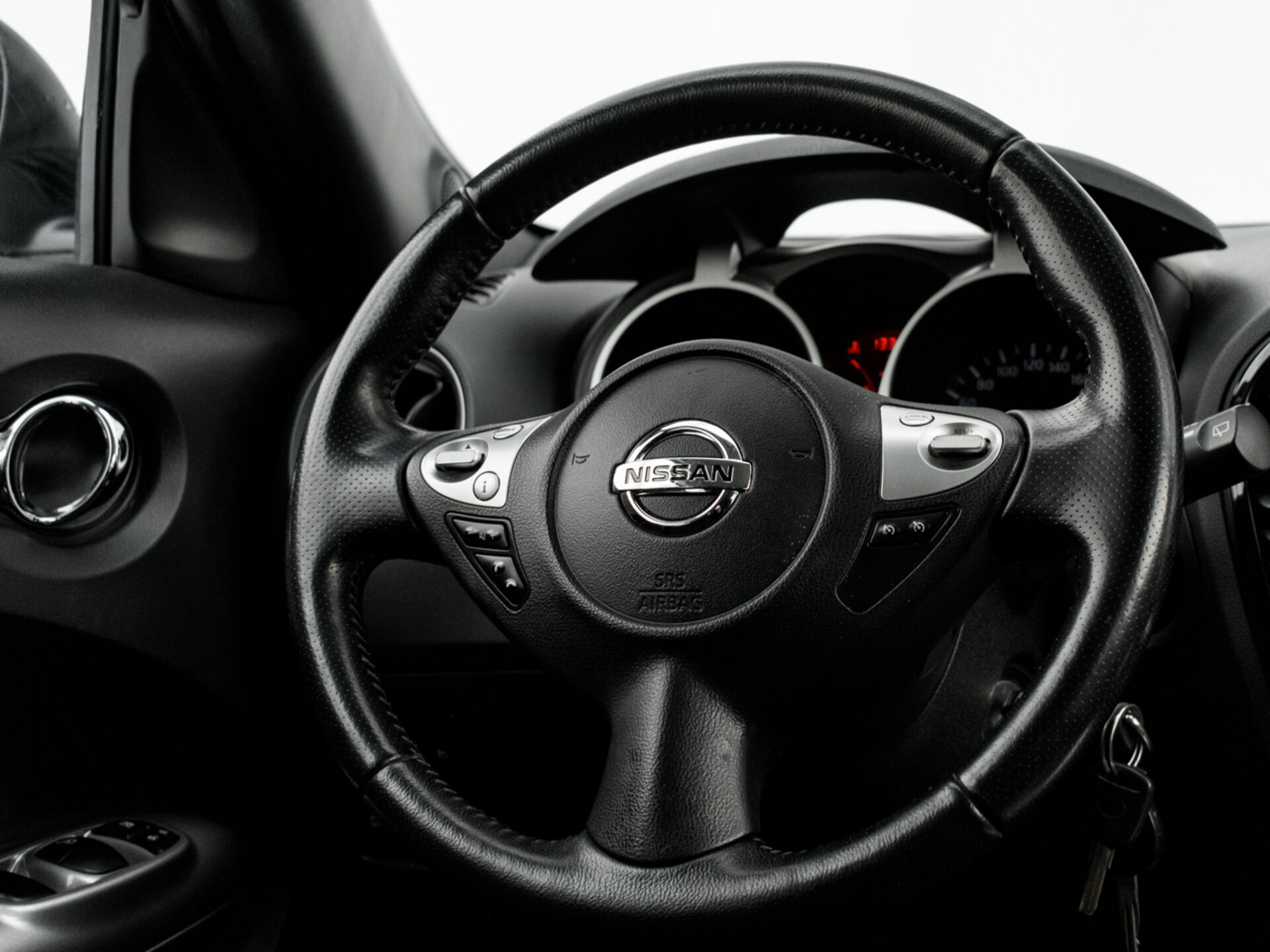 Купить Nissan Juke 1.6 CVT (117 л.с.), 2013 в Екатеренбурге