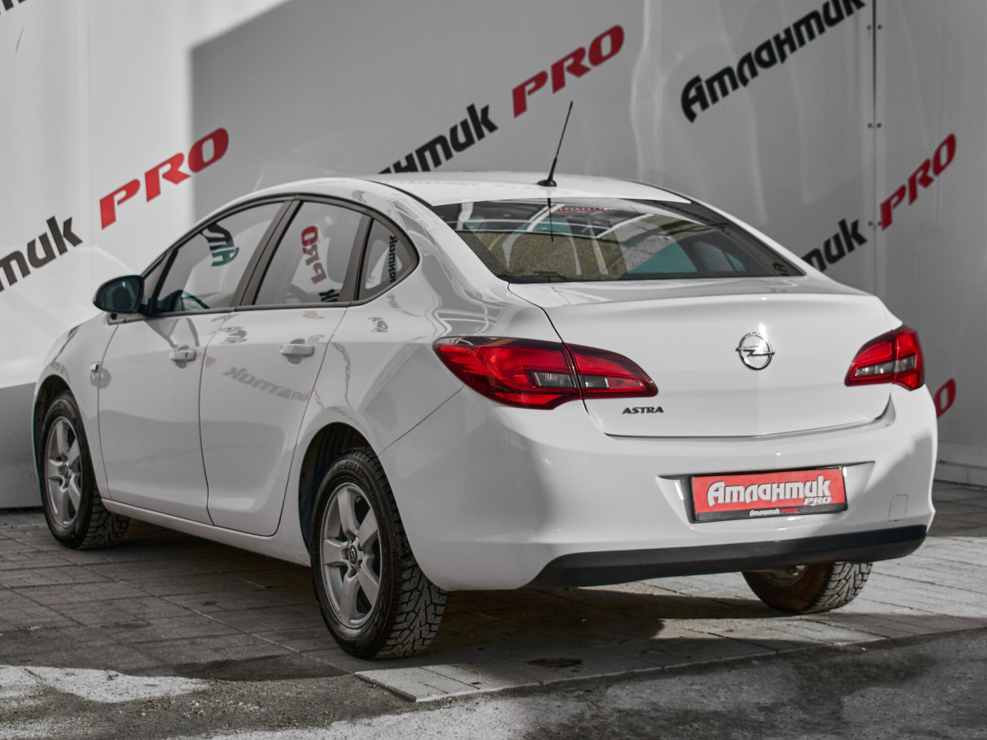 Купить Opel Astra 1.6 AT (115 л.с.), 2013 в Екатеренбурге