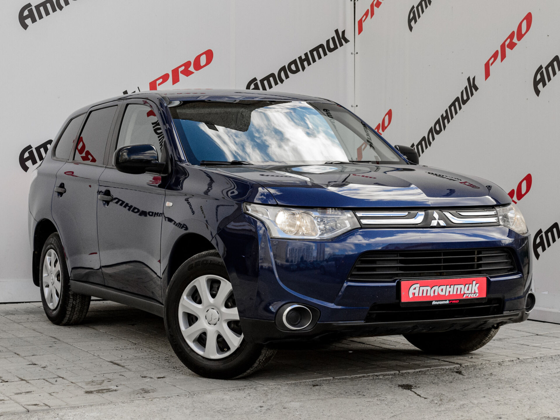 Купить Mitsubishi Outlander 2.0 CVT (146 л.с.), 2014 в Екатеренбурге