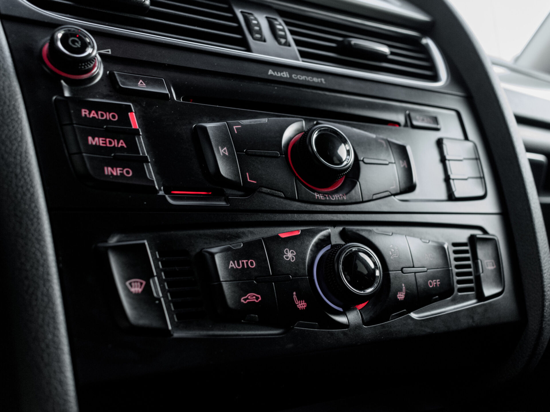 Купить Audi A4 1.8 MT (120 л.с.), 2011 в Екатеренбурге