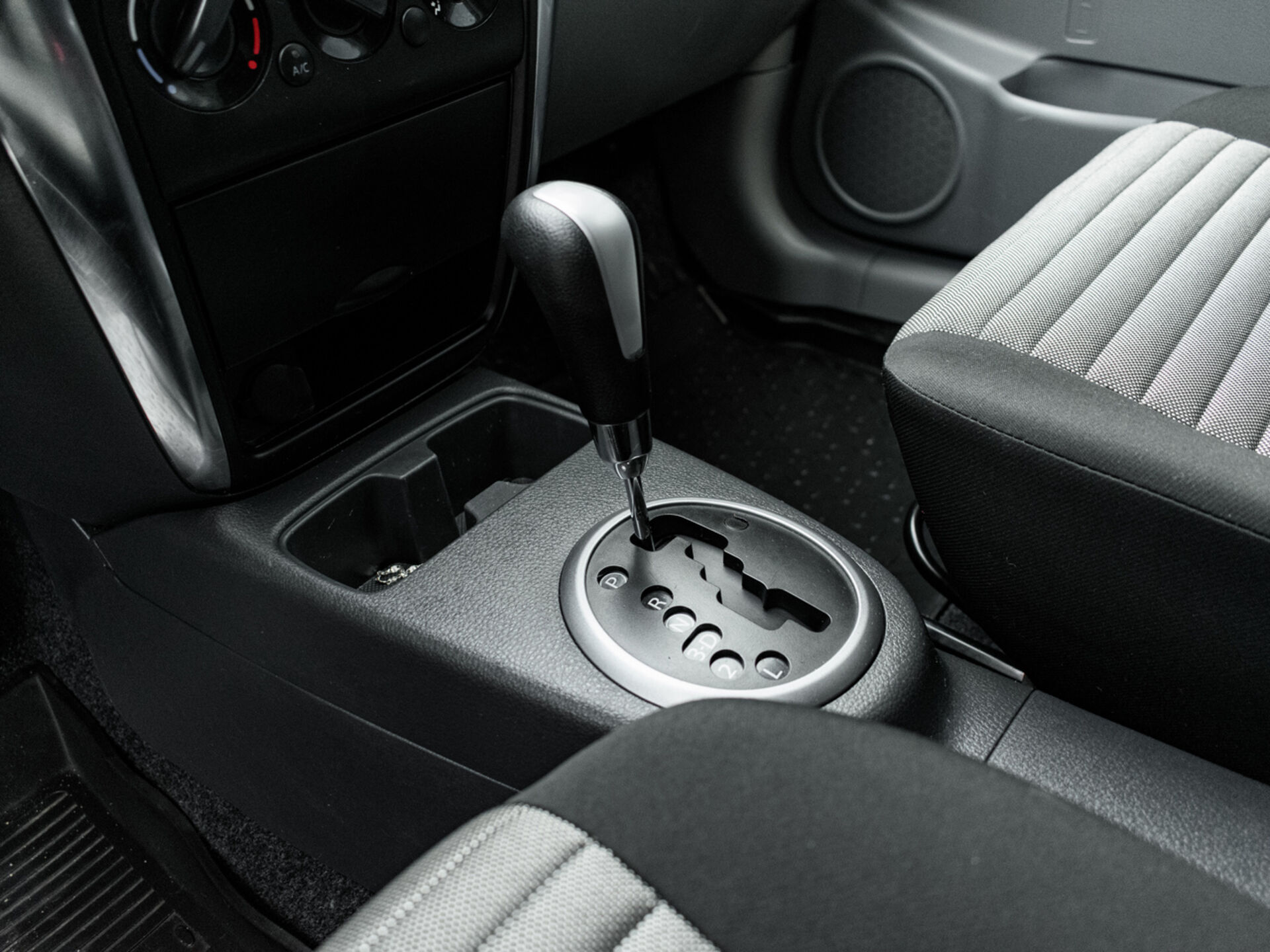 Купить Suzuki SX4 1.6 AT (112 л.с.), 2012 в Екатеренбурге