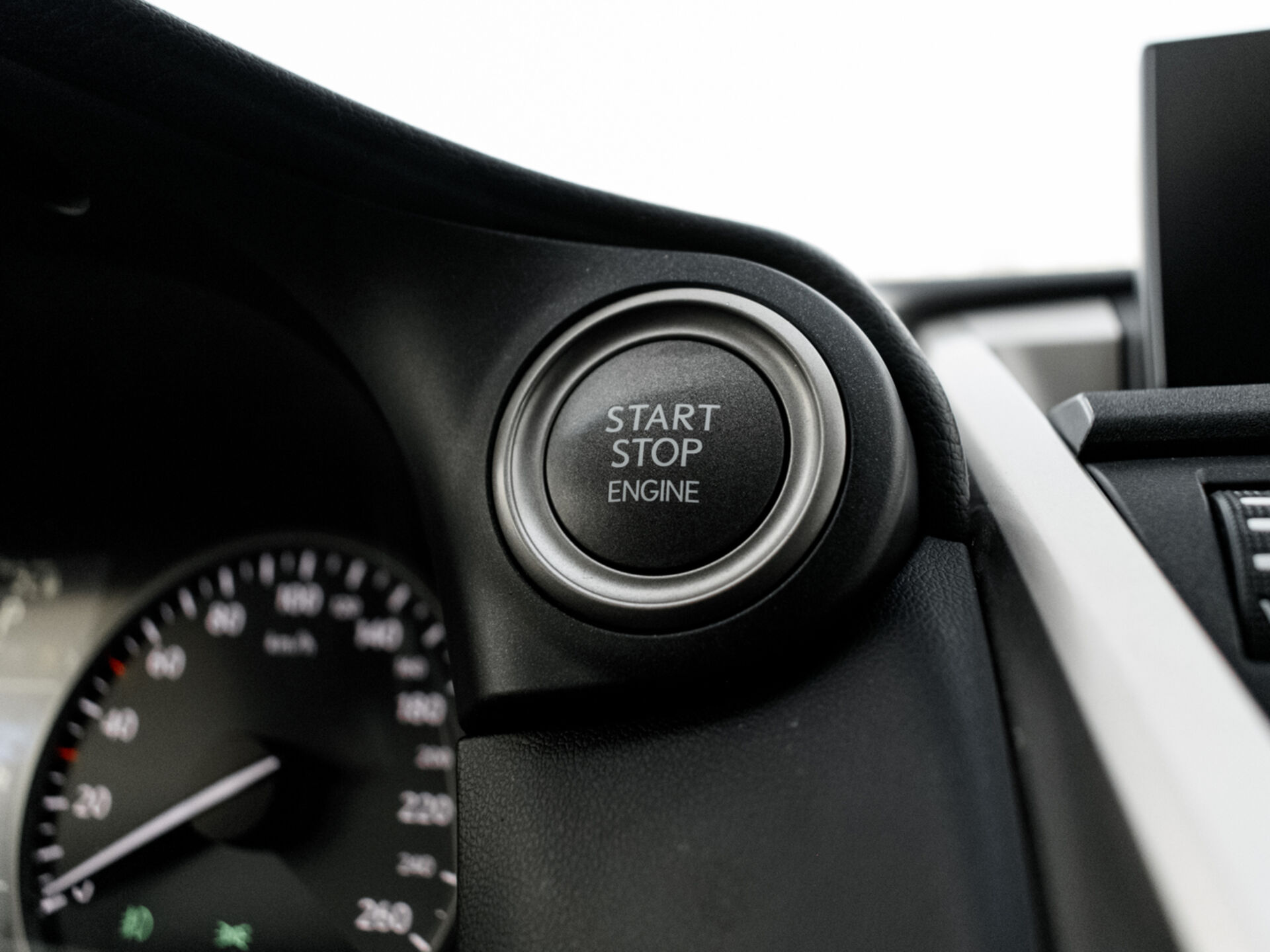 Купить Lexus NX 200 2.0 CVT (150 л.с.), 2017 в Екатеренбурге