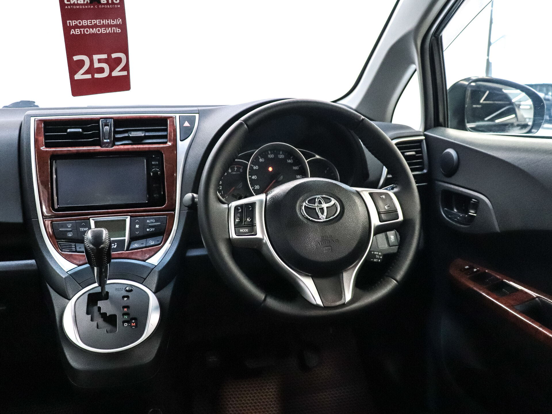 Toyota Ractis 2016 13