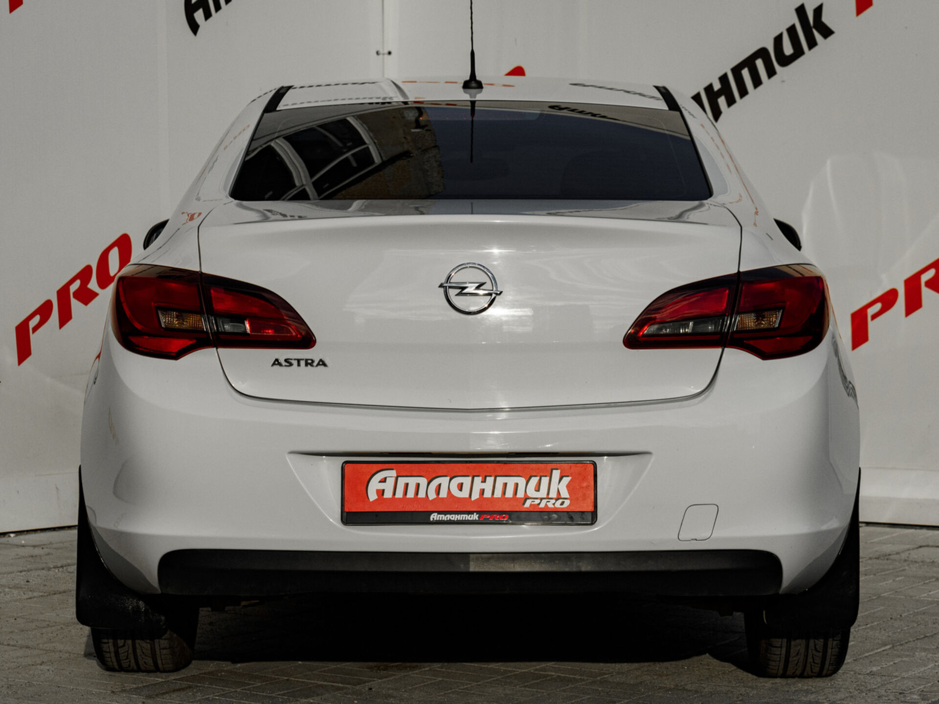 Купить Opel Astra 1.6 MT (115 л.с.), 2013 в Екатеренбурге