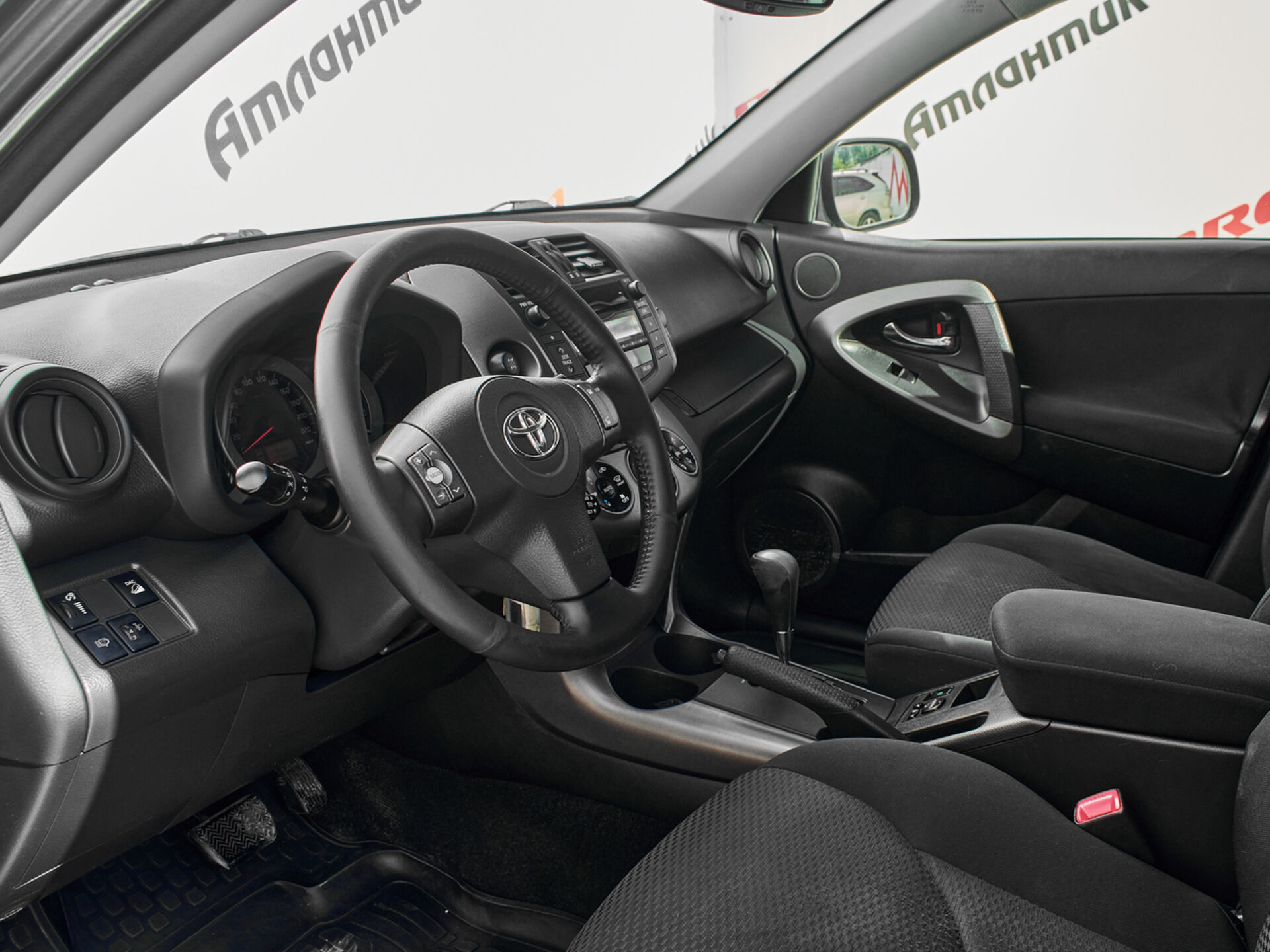 Купить Toyota RAV4 2.4 AT (170 л.с.) 4WD, 2012 в Екатеренбурге