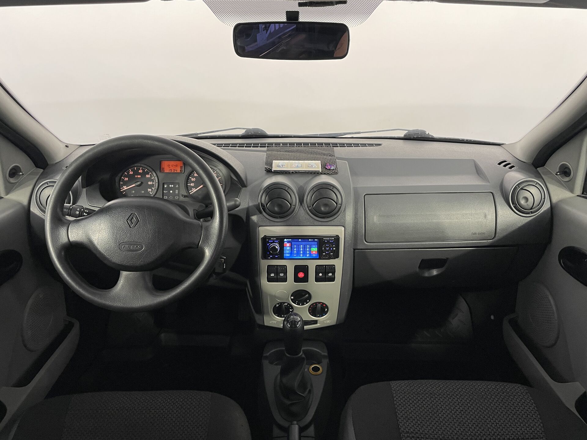 Renault Logan None 2009 г.в., 355 380 км.
