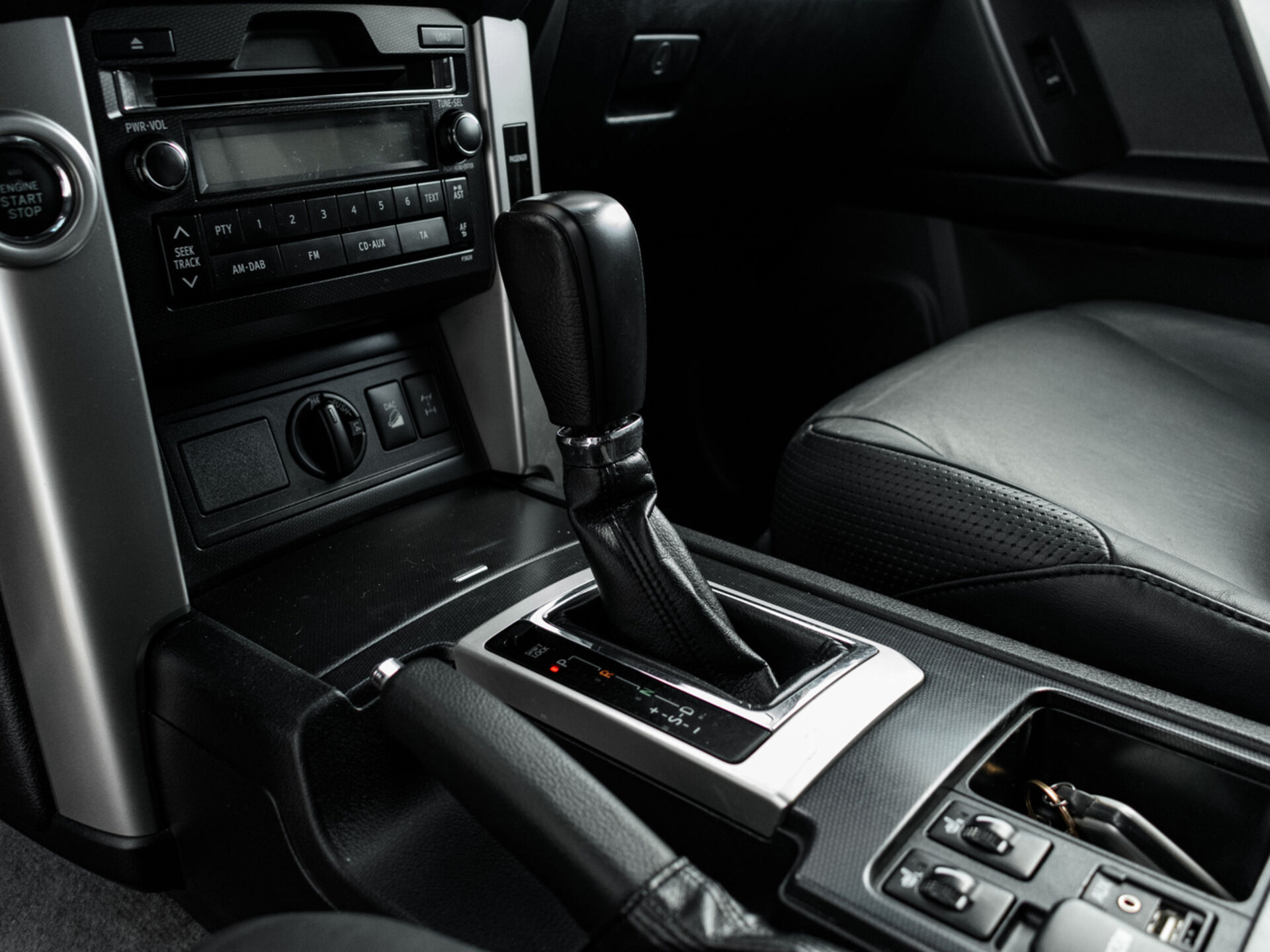 Купить Toyota Land Cruiser Prado 4.0 AT (282 л.с.) 4WD, 2010 в Екатеренбурге