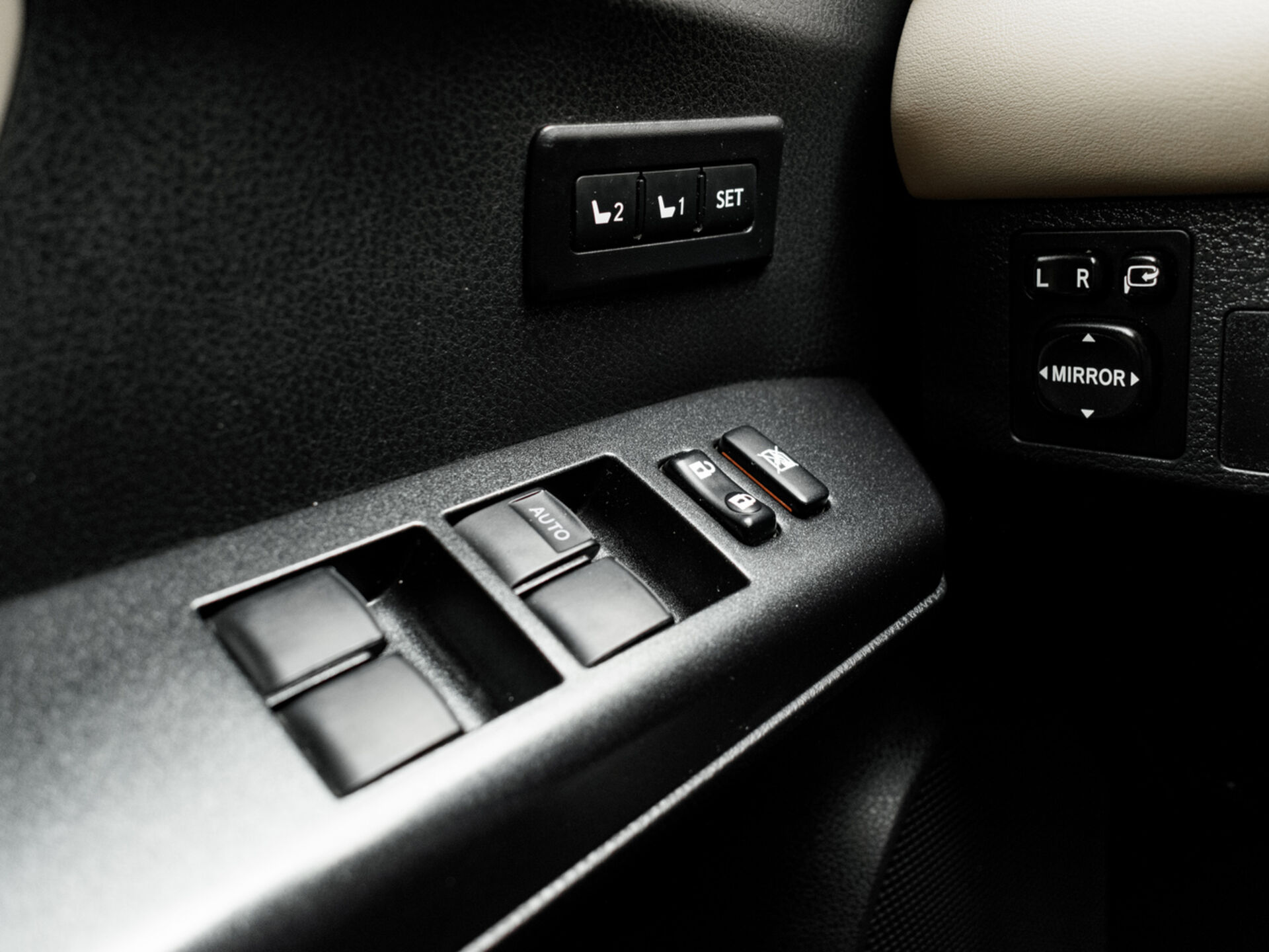 Купить Toyota RAV4 2.0 CVT (146 л.с.) 4WD, 2017 в Екатеренбурге