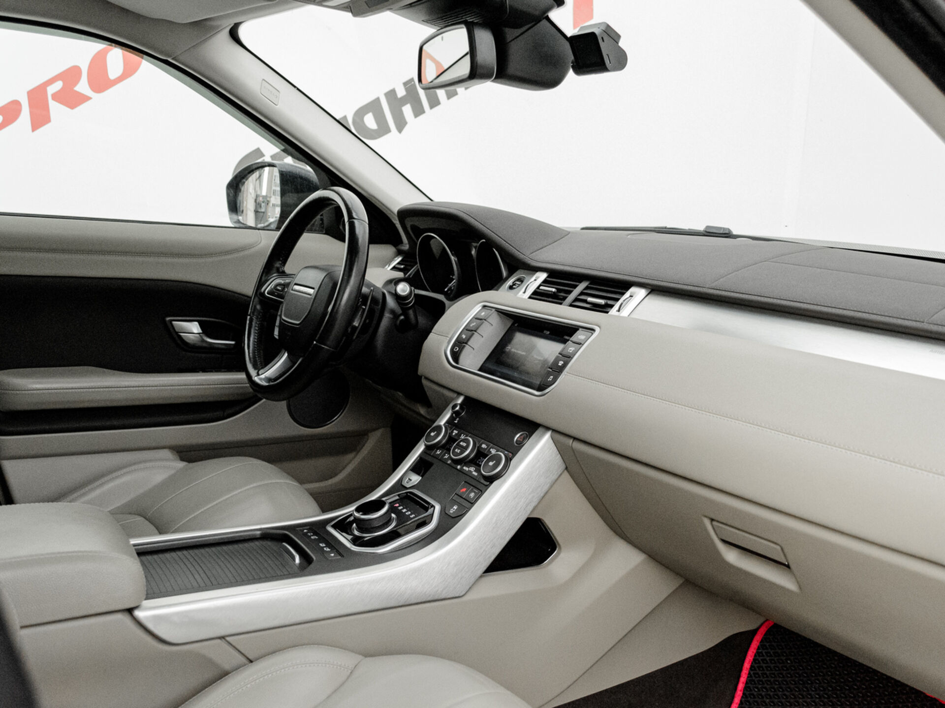 Купить Land Rover Range Rover Evoque 2.0d AT (150 л.с.) 4WD, 2017 в Екатеренбурге