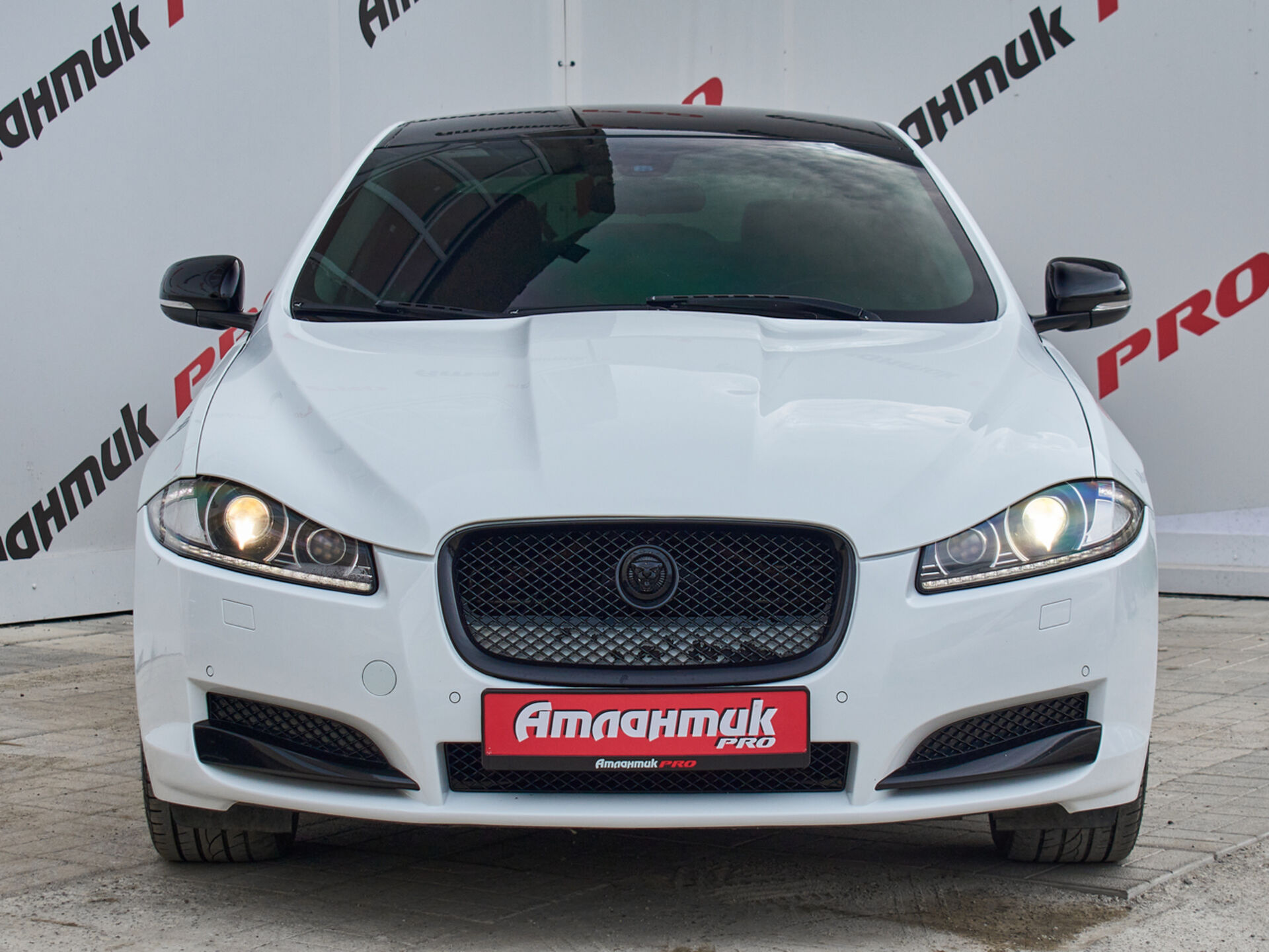 Купить Jaguar XF 2.0 AT (240 л.с.), 2014 в Екатеренбурге