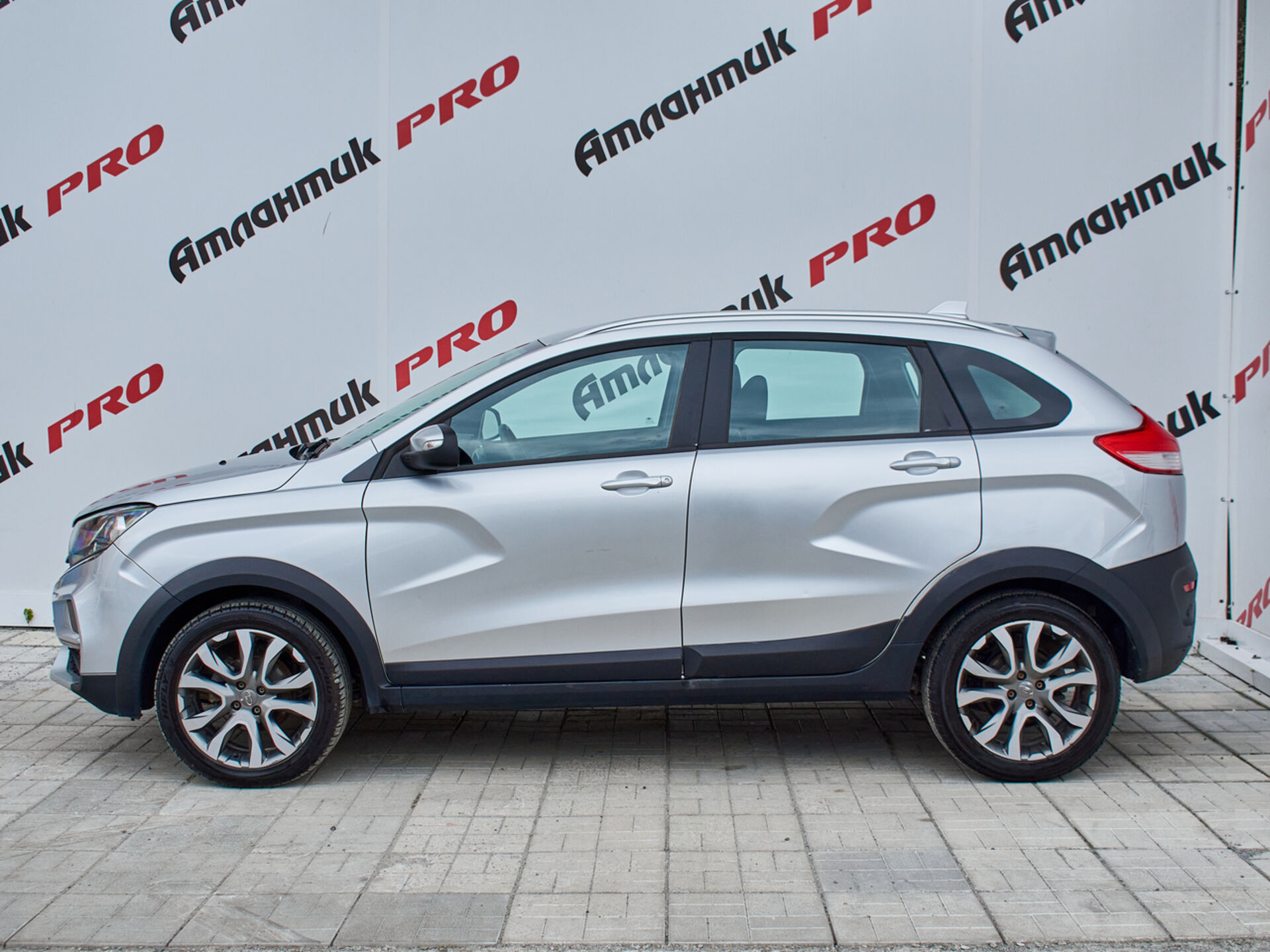 Купить Lada (ВАЗ) XRAY Cross 1.6 CVT (113 л.с.), 2019 в Екатеренбурге