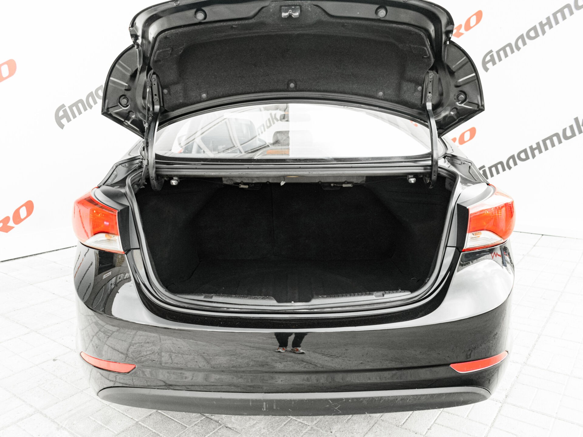 Купить Hyundai Elantra 1.6 MT (132 л.с.), 2015 в Екатеренбурге
