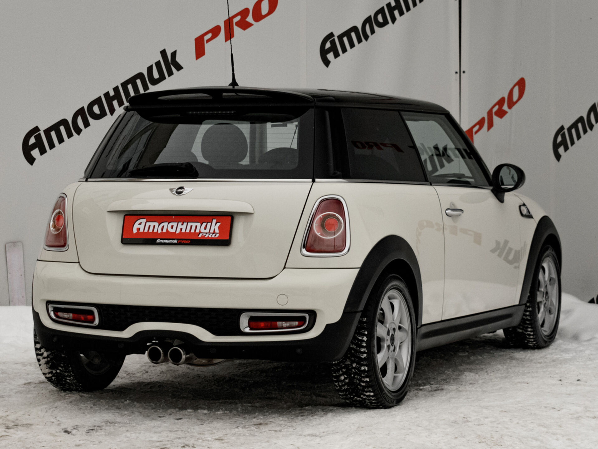 Купить MINI Hatch Cooper S 1.6 AT (184 л.с.), 2012 в Екатеренбурге