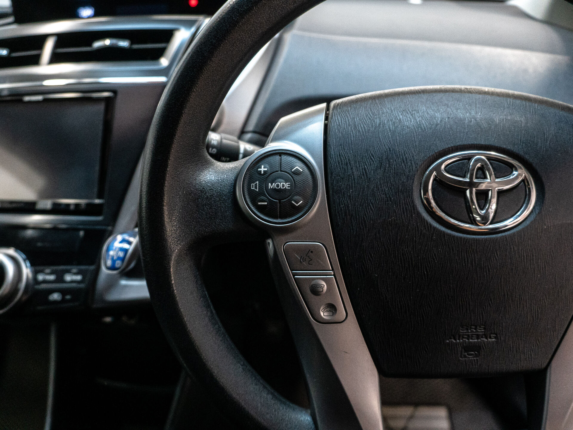 Toyota Prius Alpha 2015 11