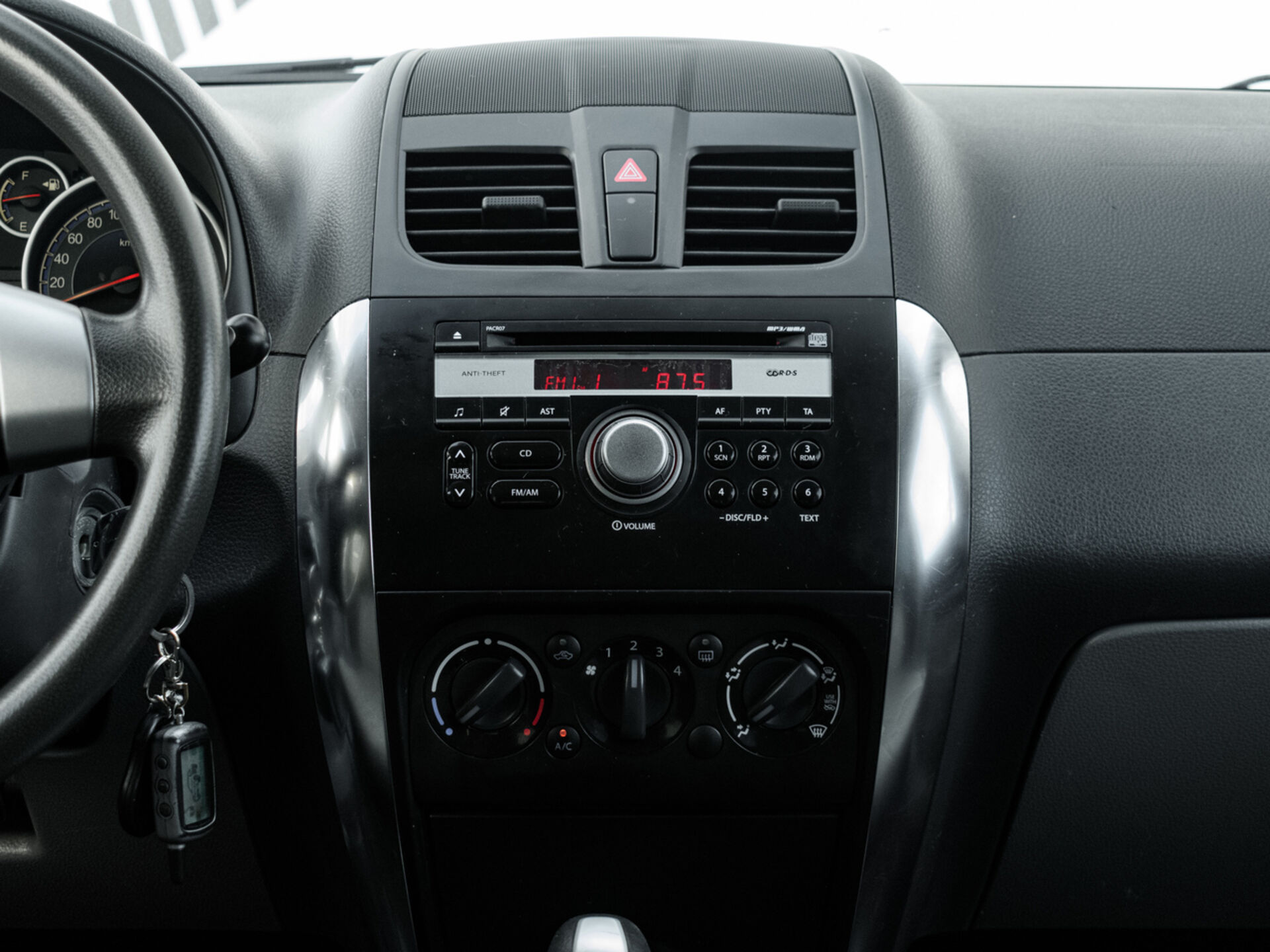 Купить Suzuki SX4 1.6 AT (112 л.с.), 2012 в Екатеренбурге