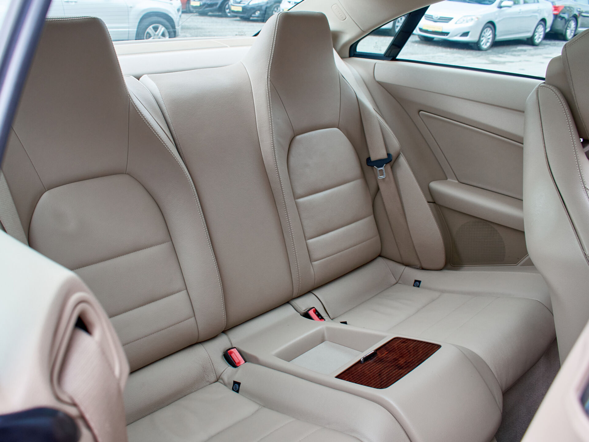 Купить Mercedes-Benz E-Класс 200 7G-Tronic 1.8 AT (184 л.с.), 2012 в Екатеренбурге