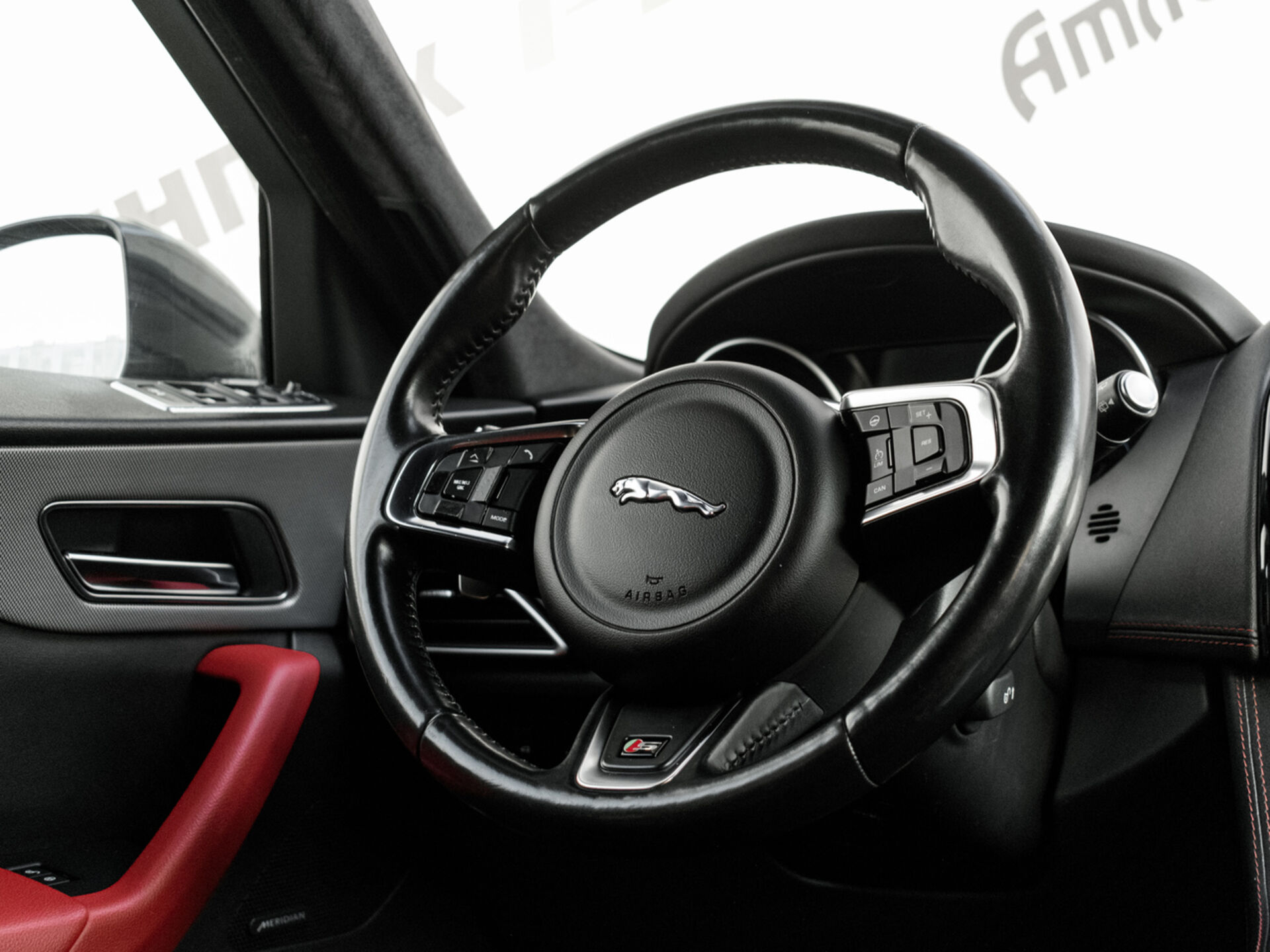 Купить Jaguar F-Pace 3.0d AT (300 л.с.) 4WD, 2018 в Екатеренбурге