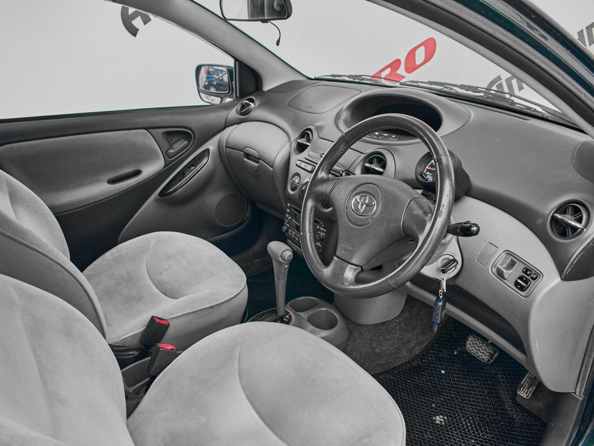 Купить Toyota Vitz 1.3 AT (86 л.с.), 2000 в Екатеренбурге