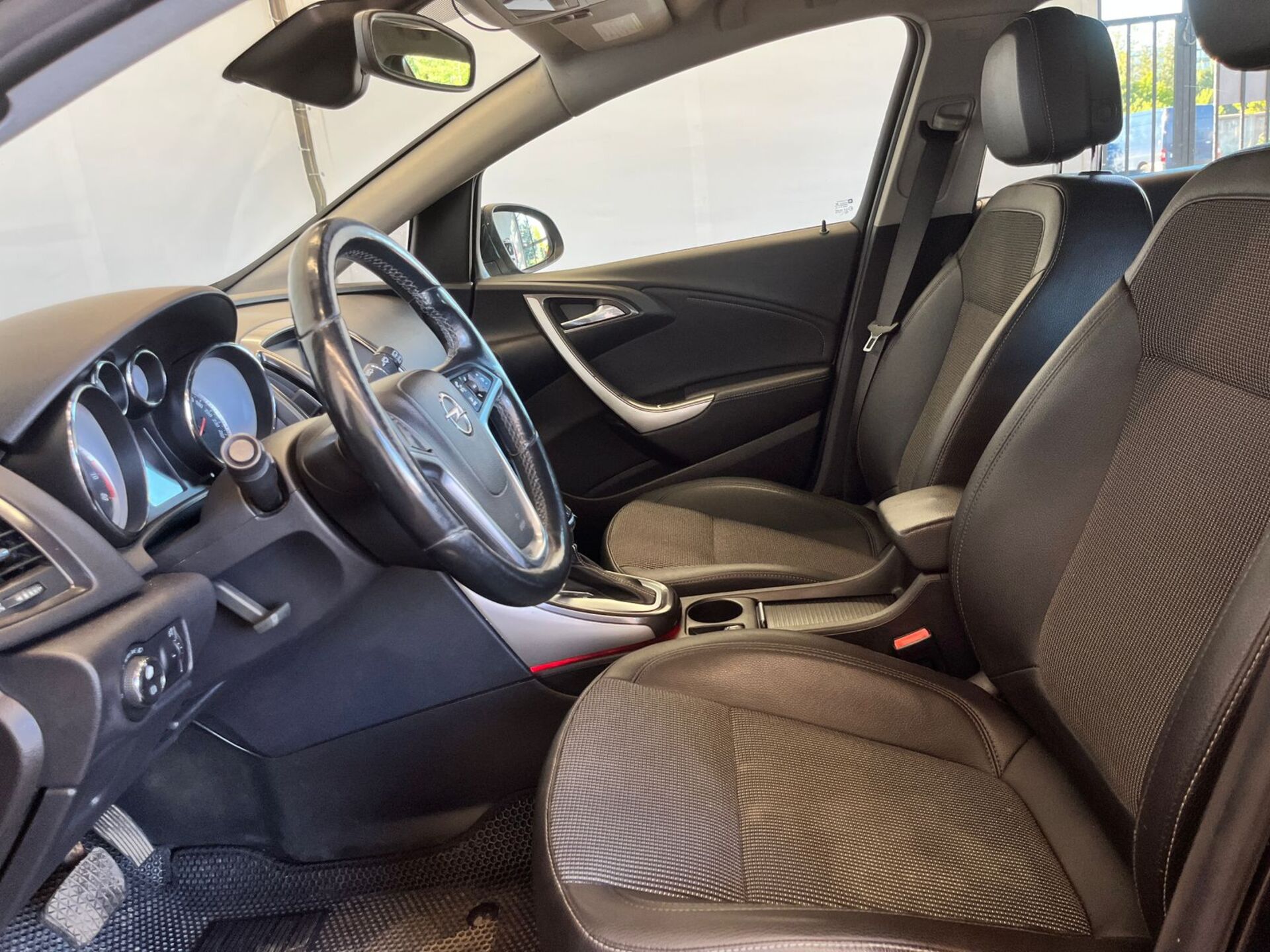 Opel Astra None 2011 г.в., 188 640 км.