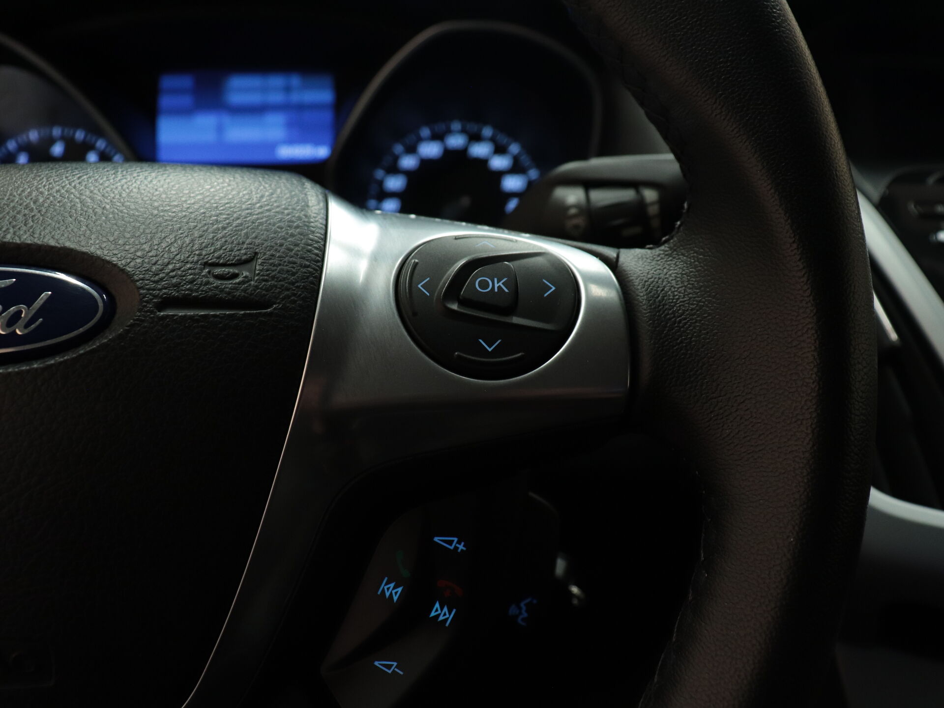 Ford Focus 2011 12