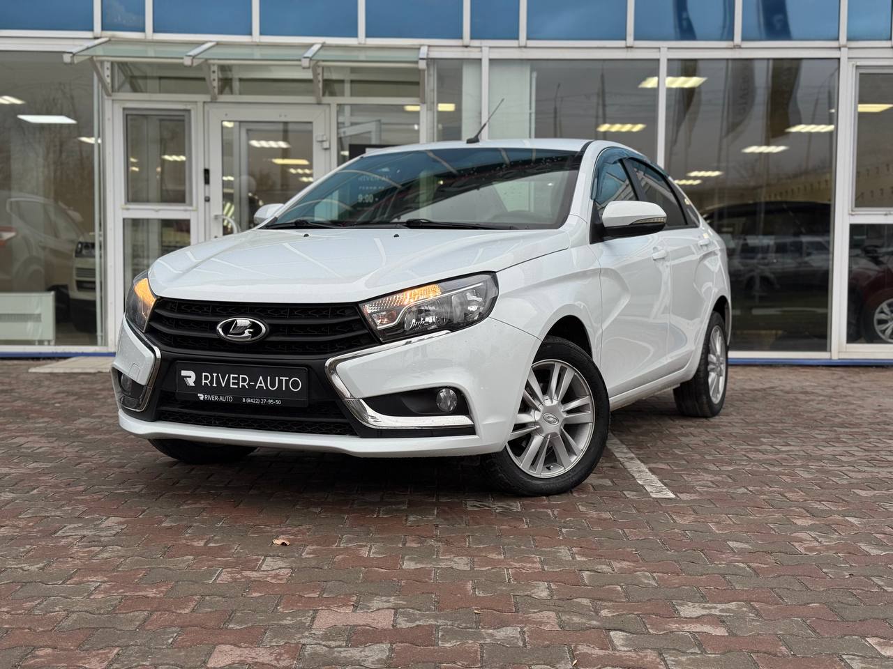 Škoda Octavia 2017 г. (белый)