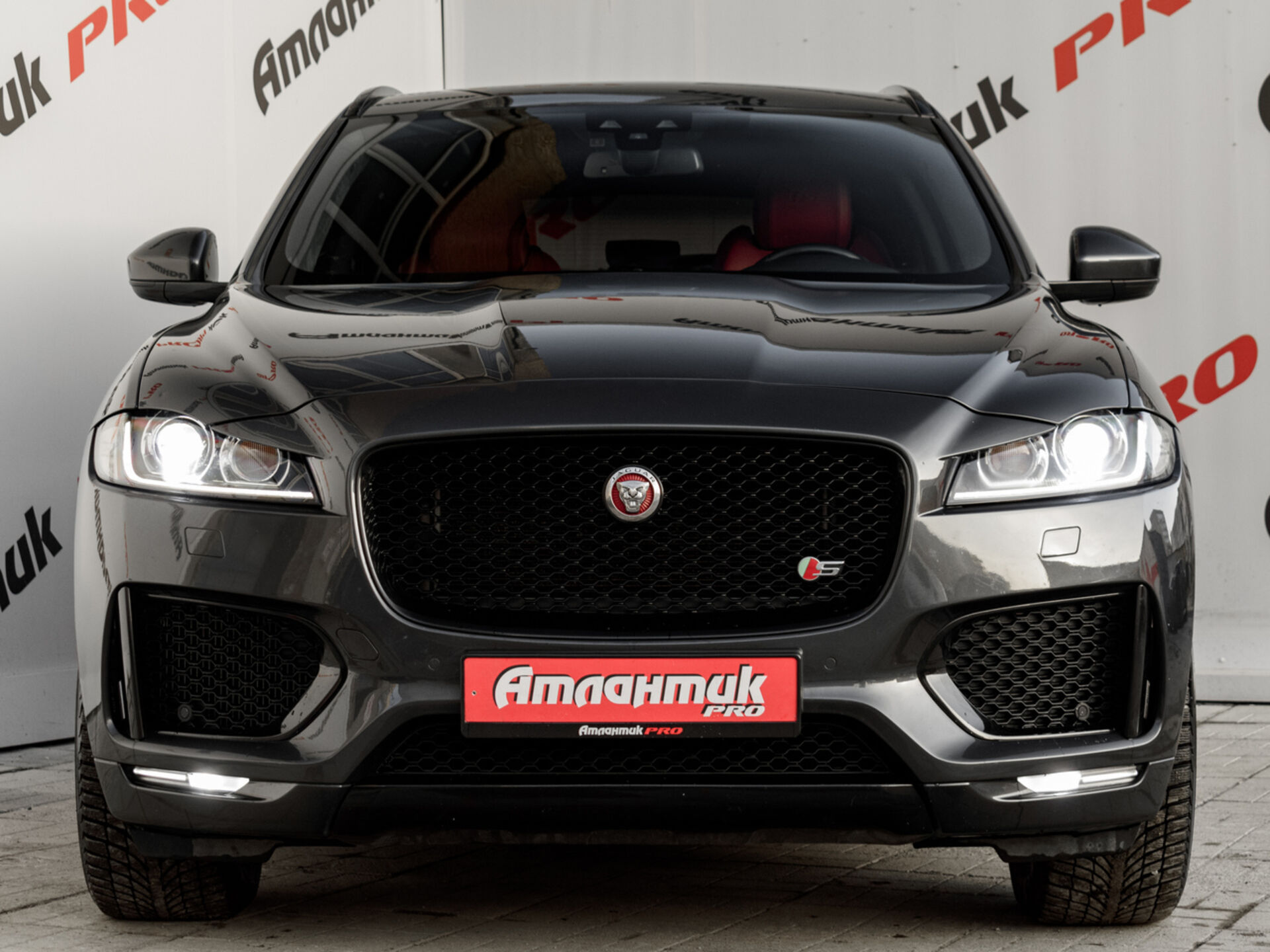 Купить Jaguar F-Pace 3.0d AT (300 л.с.) 4WD, 2018 в Екатеренбурге