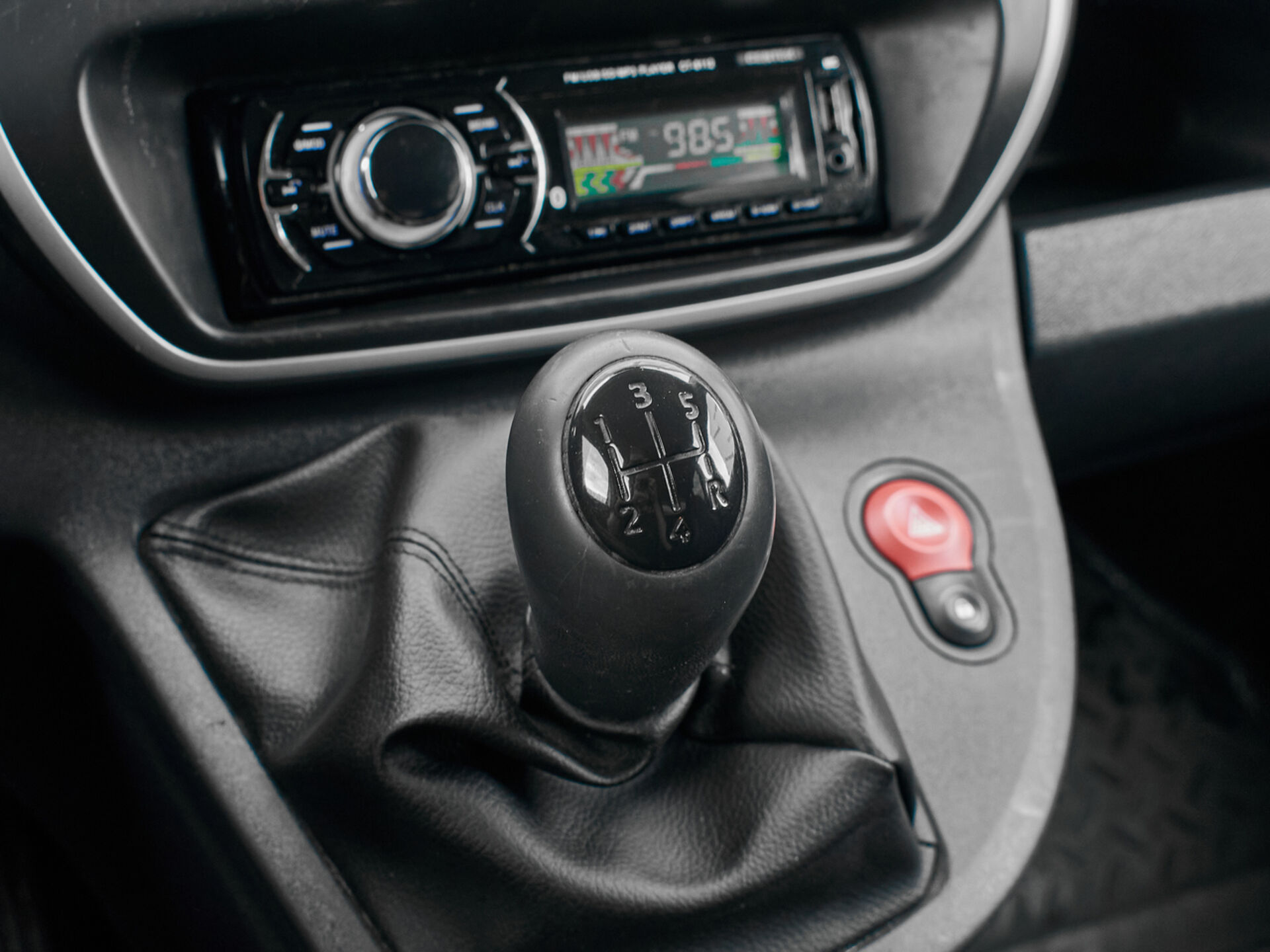Купить Renault Kangoo 1.6 MT (102 л.с.), 2013 в Екатеренбурге