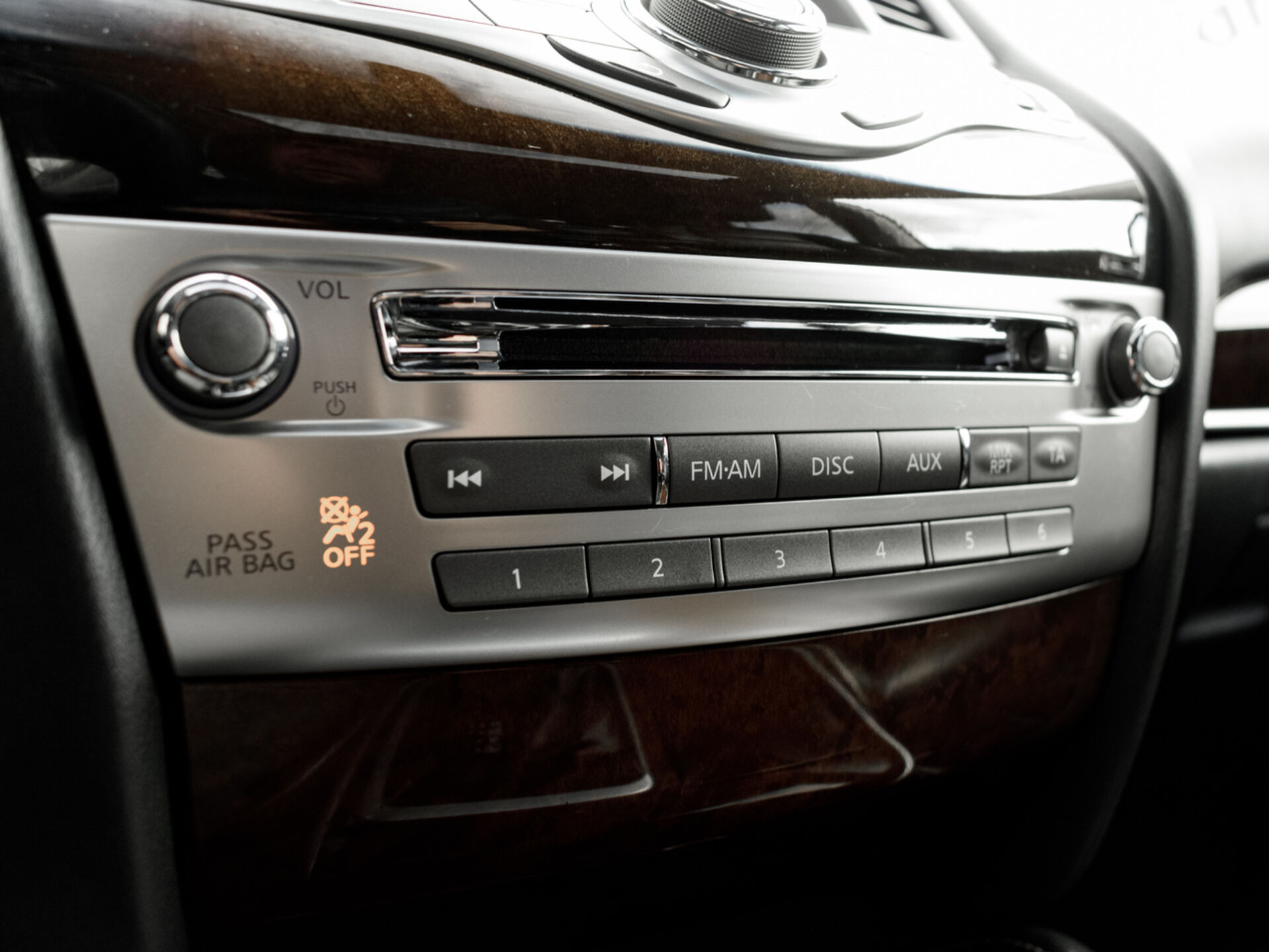 Купить Infiniti QX60 3.5 CVT (262 л.с.) 4WD, 2017 в Екатеренбурге