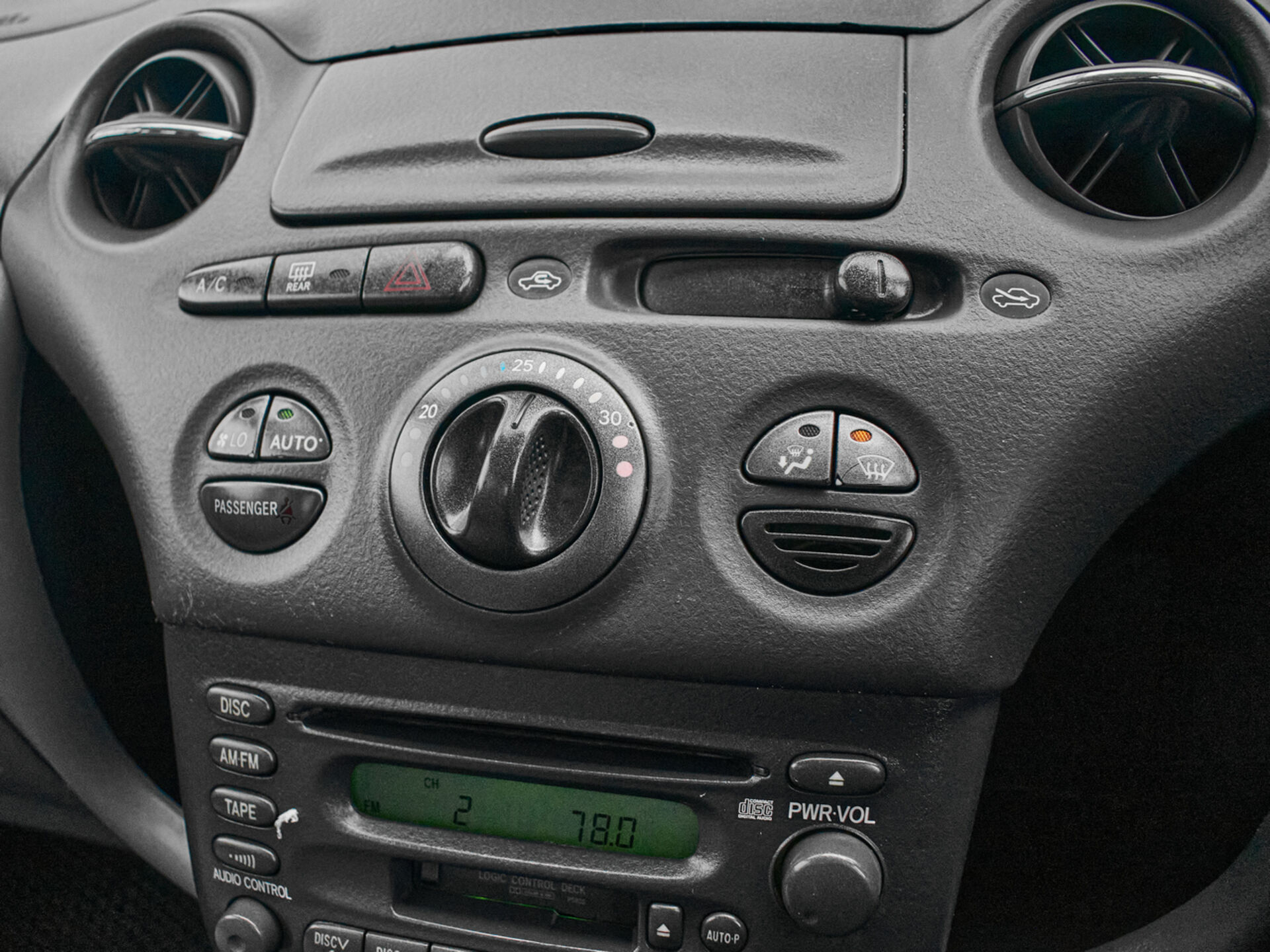 Купить Toyota Vitz 1.3 AT (86 л.с.), 2000 в Екатеренбурге