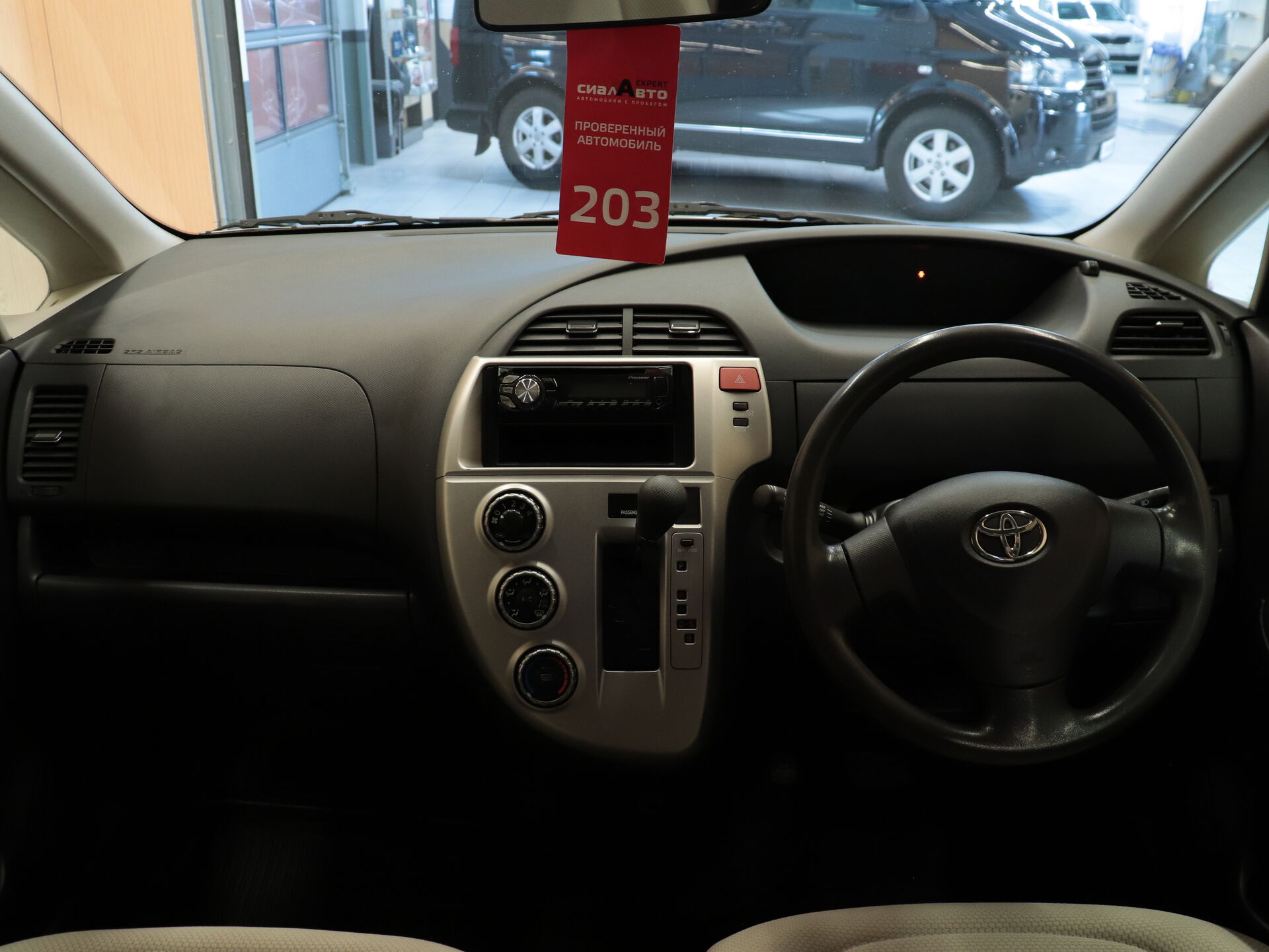 Toyota Ractis 2010 12