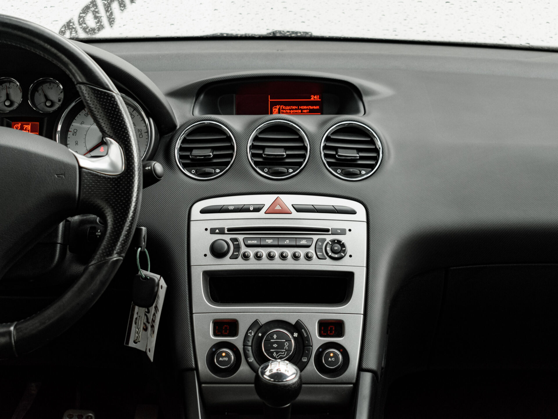 Купить Peugeot 408 1.6 MT (115 л.с.), 2015 в Екатеренбурге
