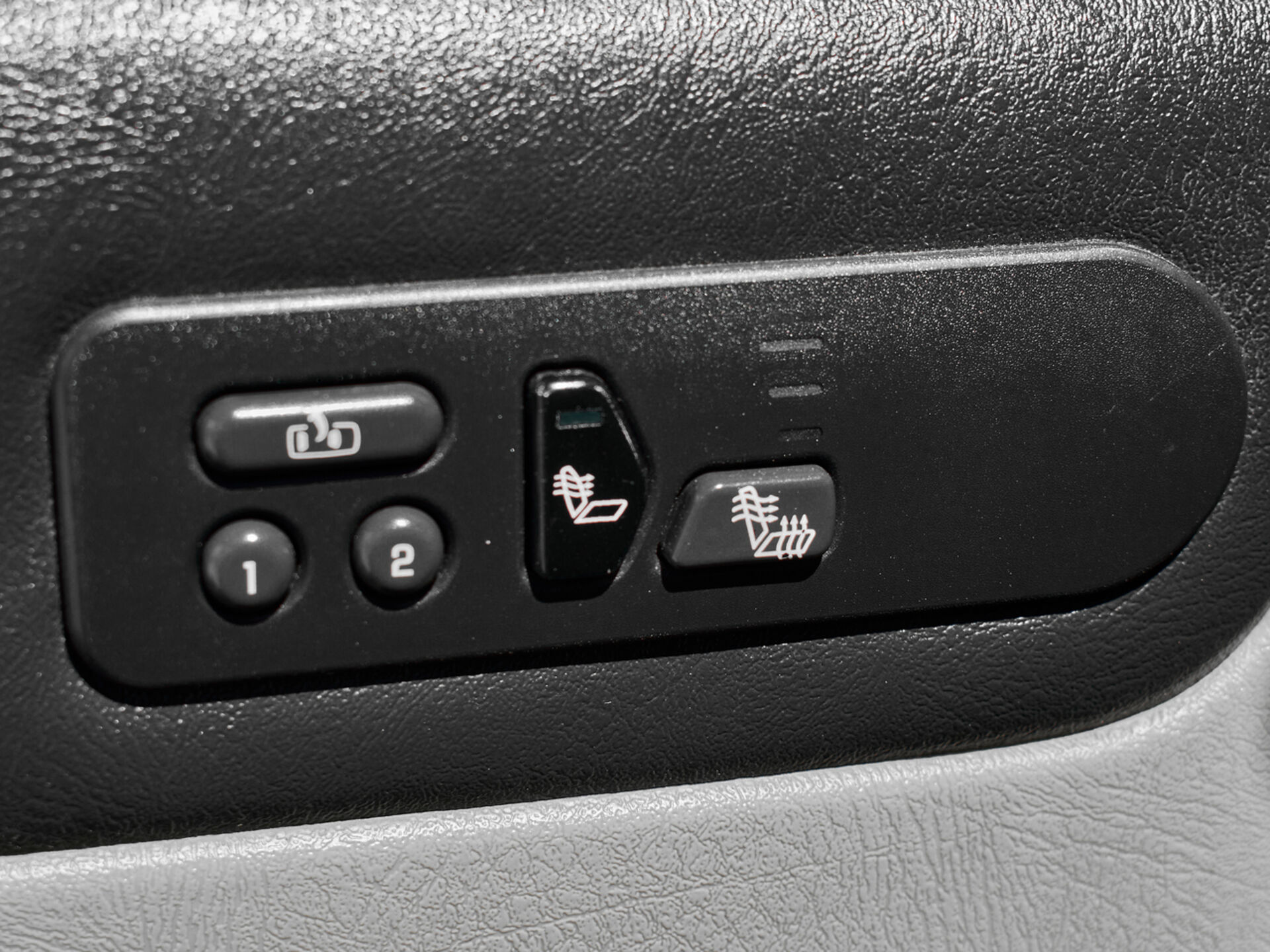 Купить Hummer H2 6.0 AT (315 л.с.) 4WD, 2003 в Екатеренбурге