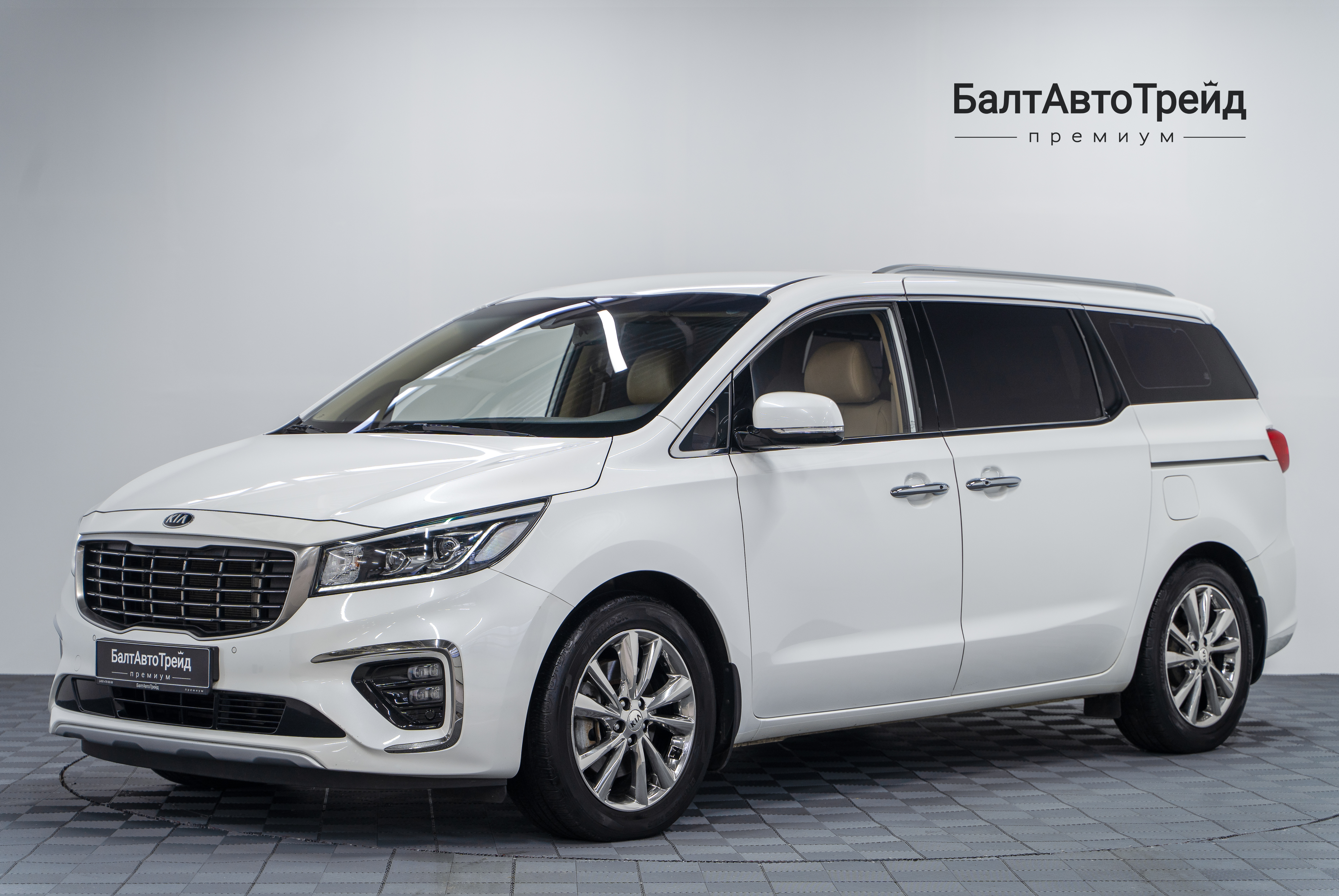 Купить авто с пробегом Kia Carnival 2.2d AT (202 л.с.) в БалтАвтоТрейд-М