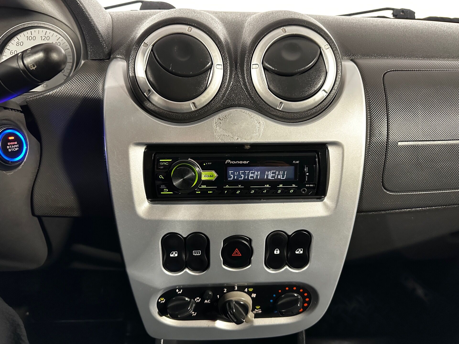 Renault Sandero Expression 2011 г.в., 151 596 км.
