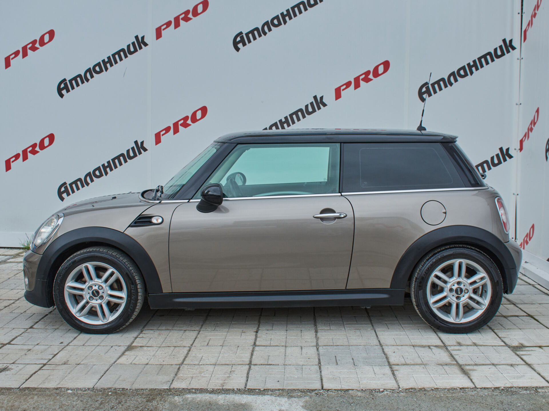 Купить MINI Hatch Cooper 1.6 AT (122 л.с.), 2011 в Екатеренбурге