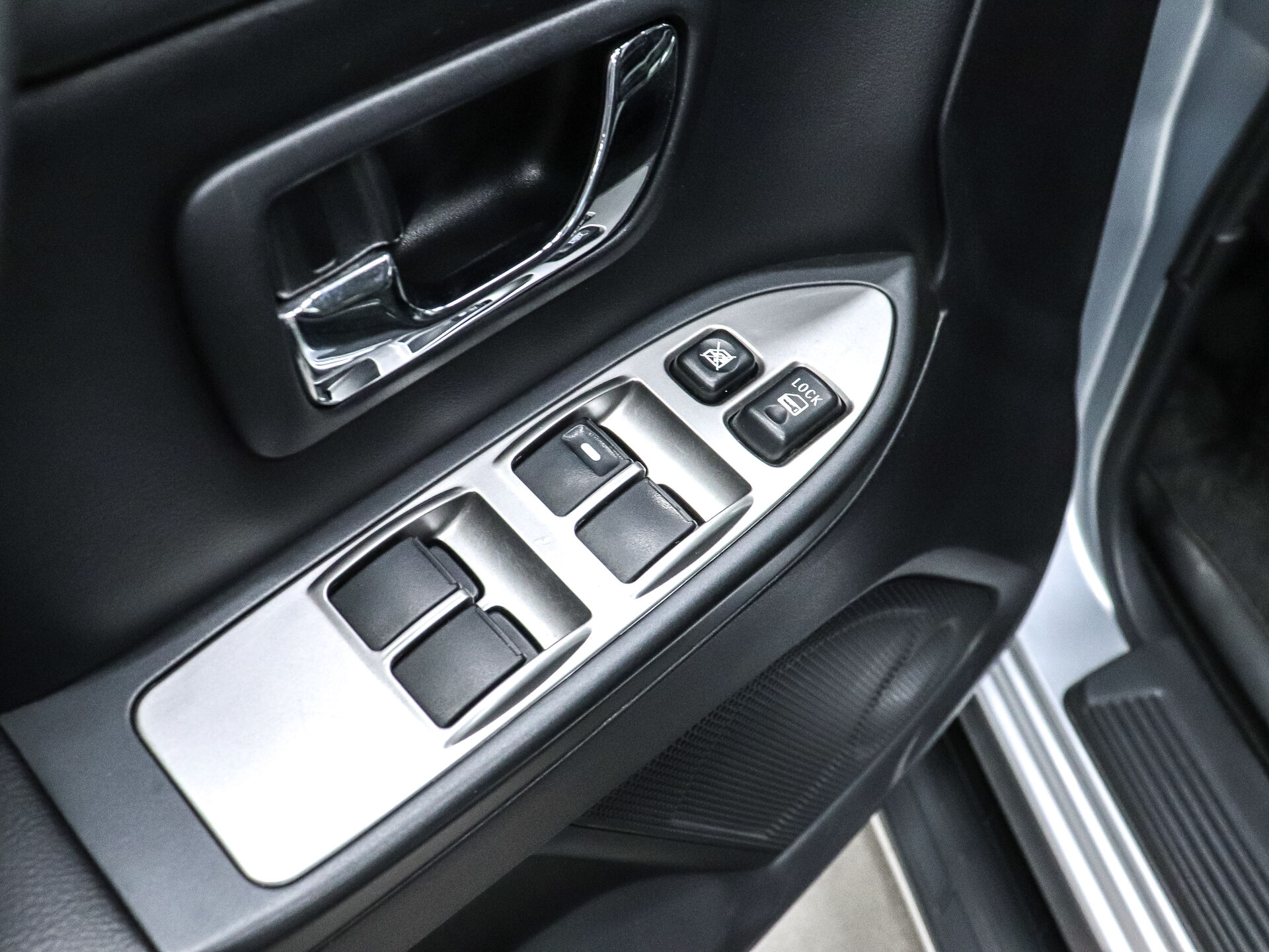 Mitsubishi Pajero 2010 8